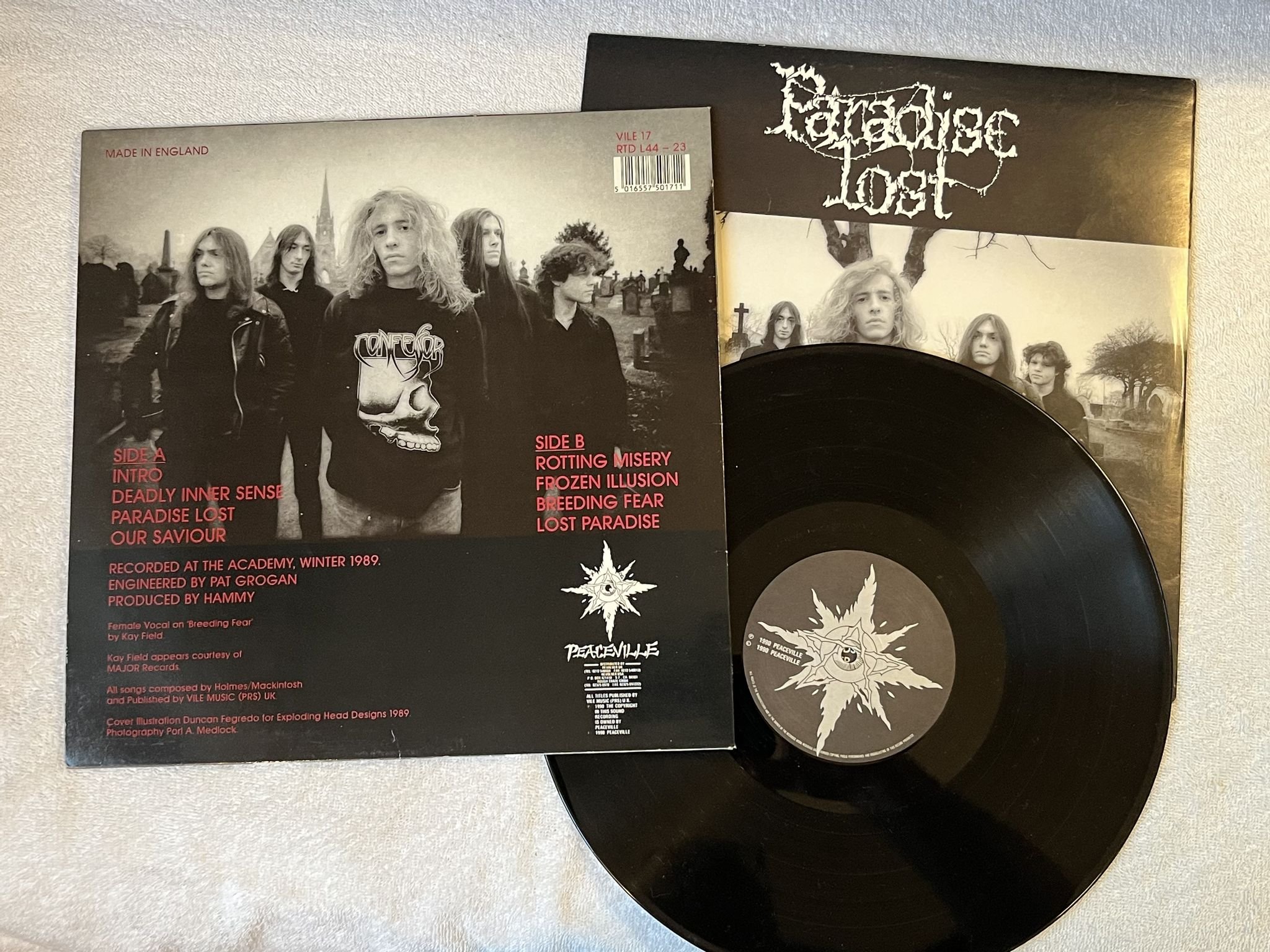 Omslagsbild för skivan PARADISE LOST s/t LP -90 UK PEACEVILLE VILE 17 *** Doom Metal ***