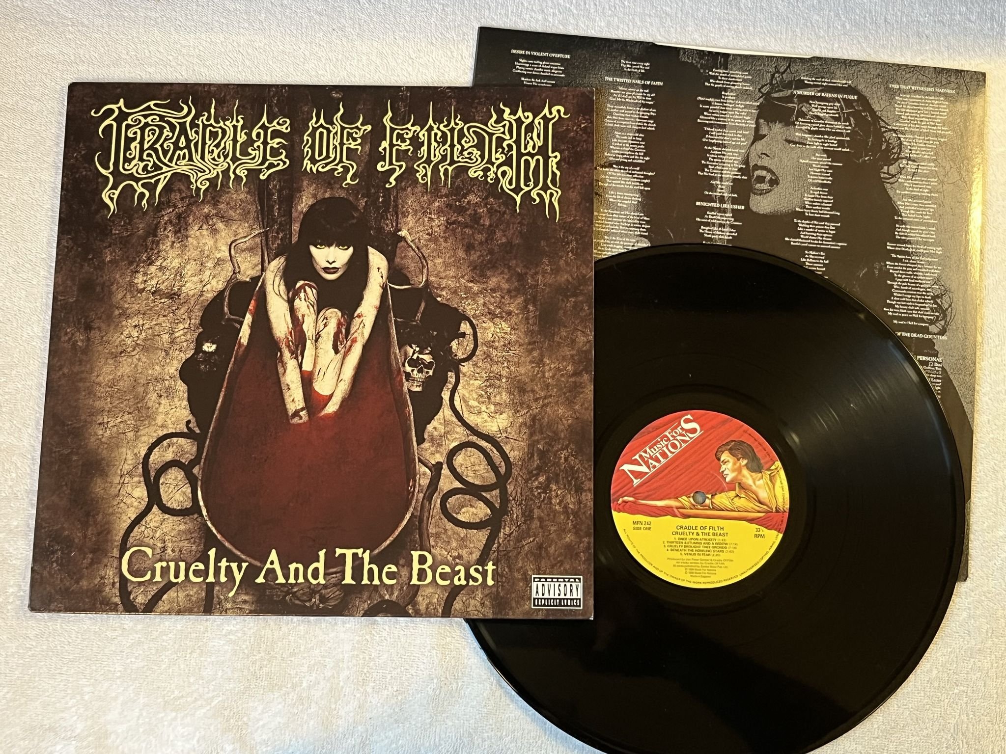 Omslagsbild för skivan CRADLE OF FILTH Cruelty And The Beast LP -98 MUSIC FOR NATIONS * BLACK METAL *