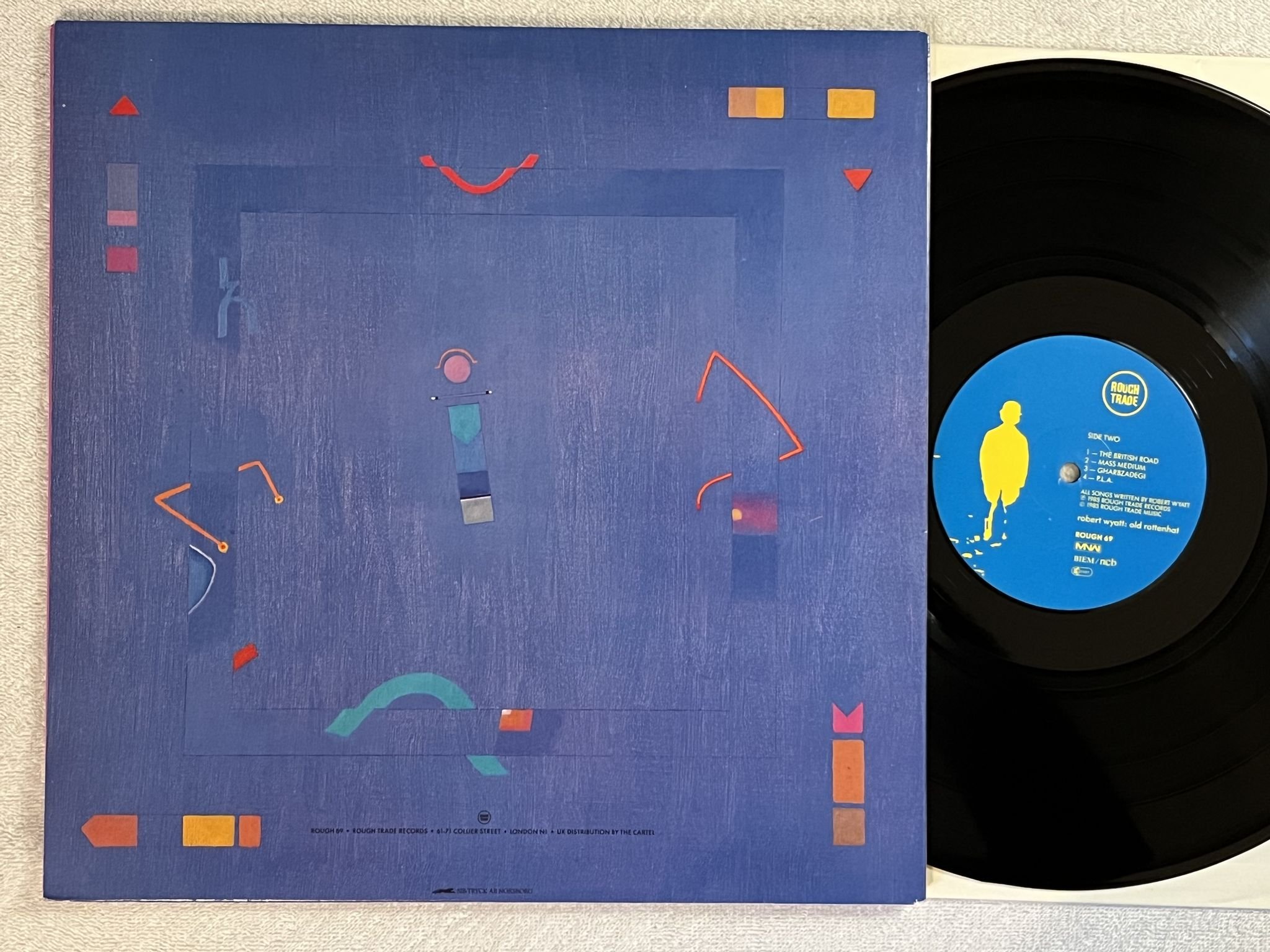 Omslagsbild för skivan ROBERT WYATT old rottenhat LP -85 ncb ROUGH TRADE ROUGH 69