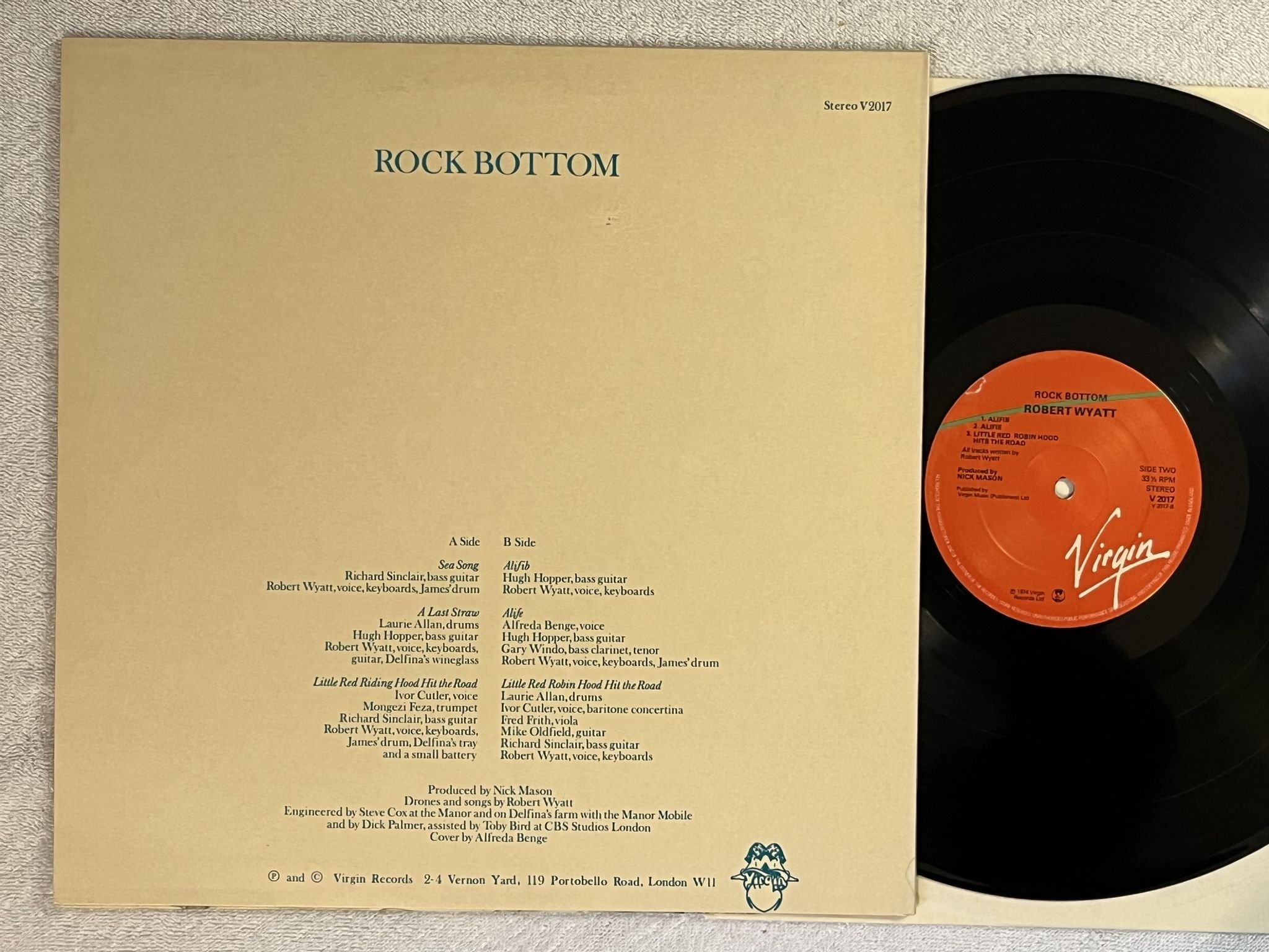 Omslagsbild för skivan ROBERT WYATT Rock Bottom LP re VIRGIN V 2017