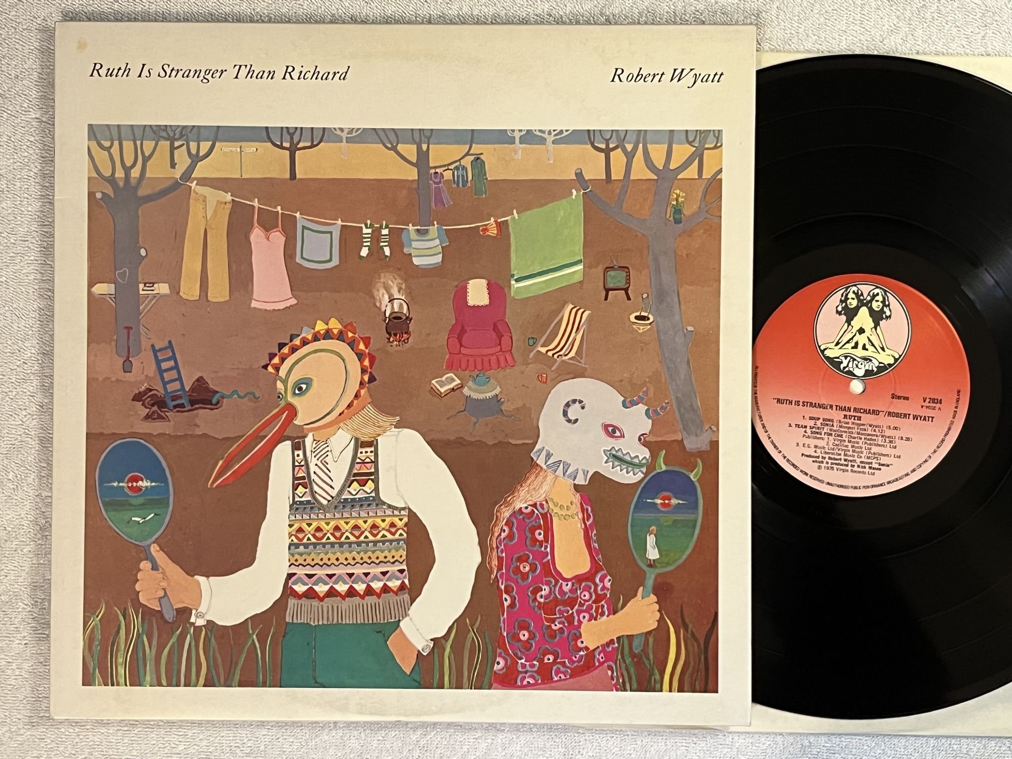 Omslagsbild för skivan ROBERT WYATT Ruth Is Stranger Than Richard LP UK V 2034 ** Red Virgin Twin **