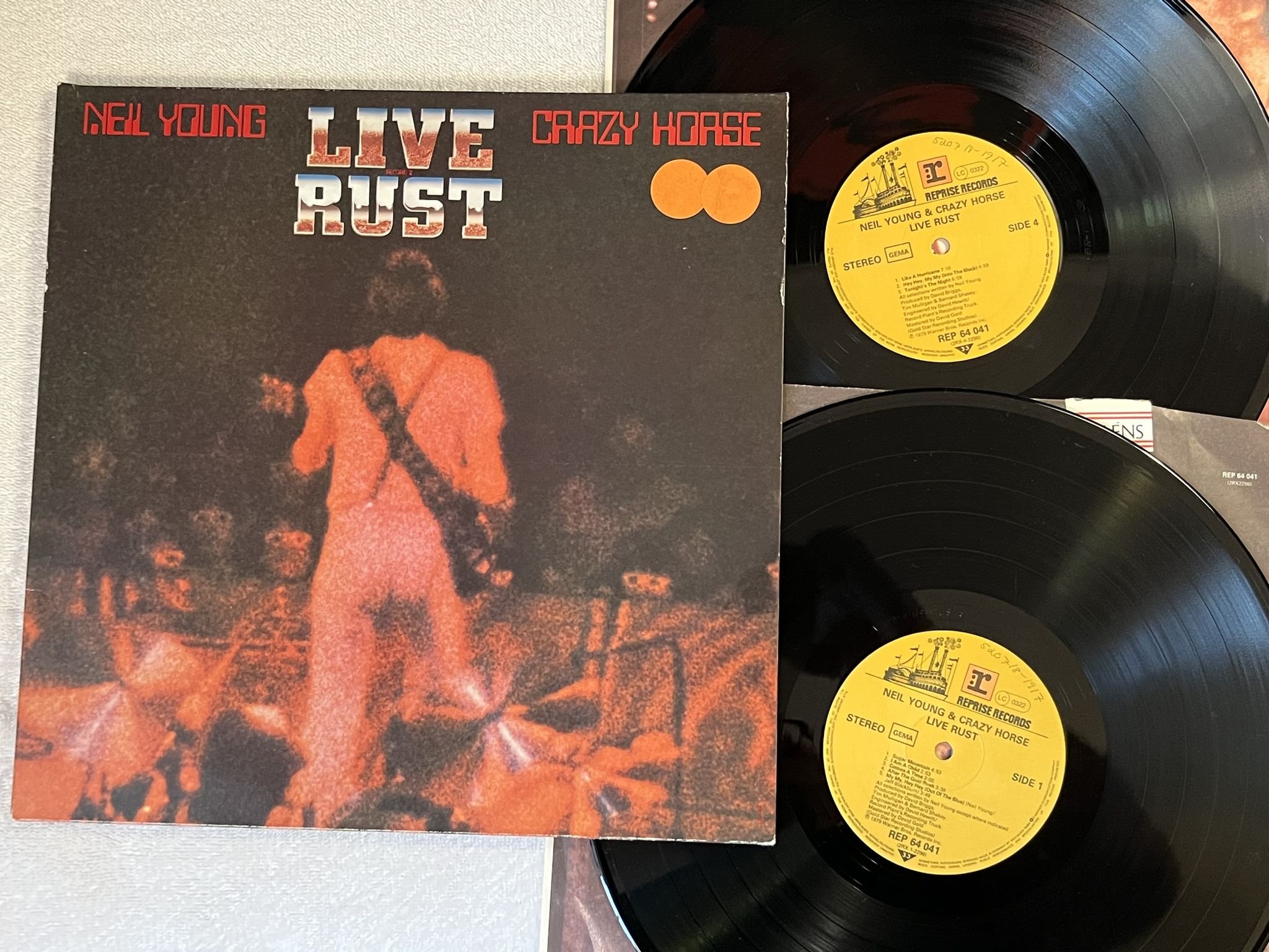 Omslagsbild för skivan NEIL YOUNG & CRAZY HORSE live rust 2xLP -79 Ger REPRISE REP 64041