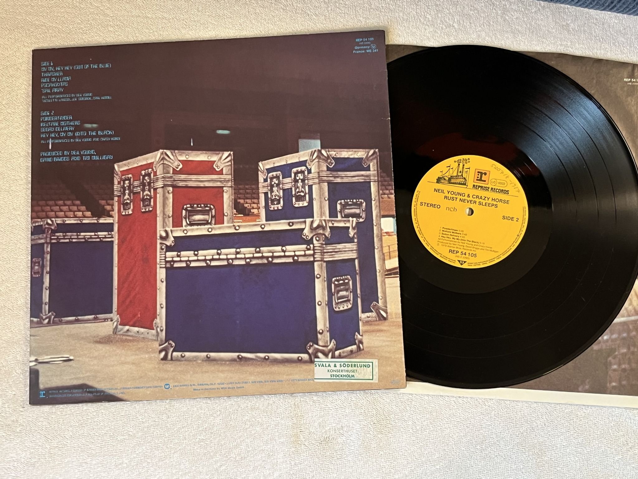 Omslagsbild för skivan NEIL YOUNG & CRAZY HORSE rust never sleeps LP -79 ncb REPRISE REP 54105
