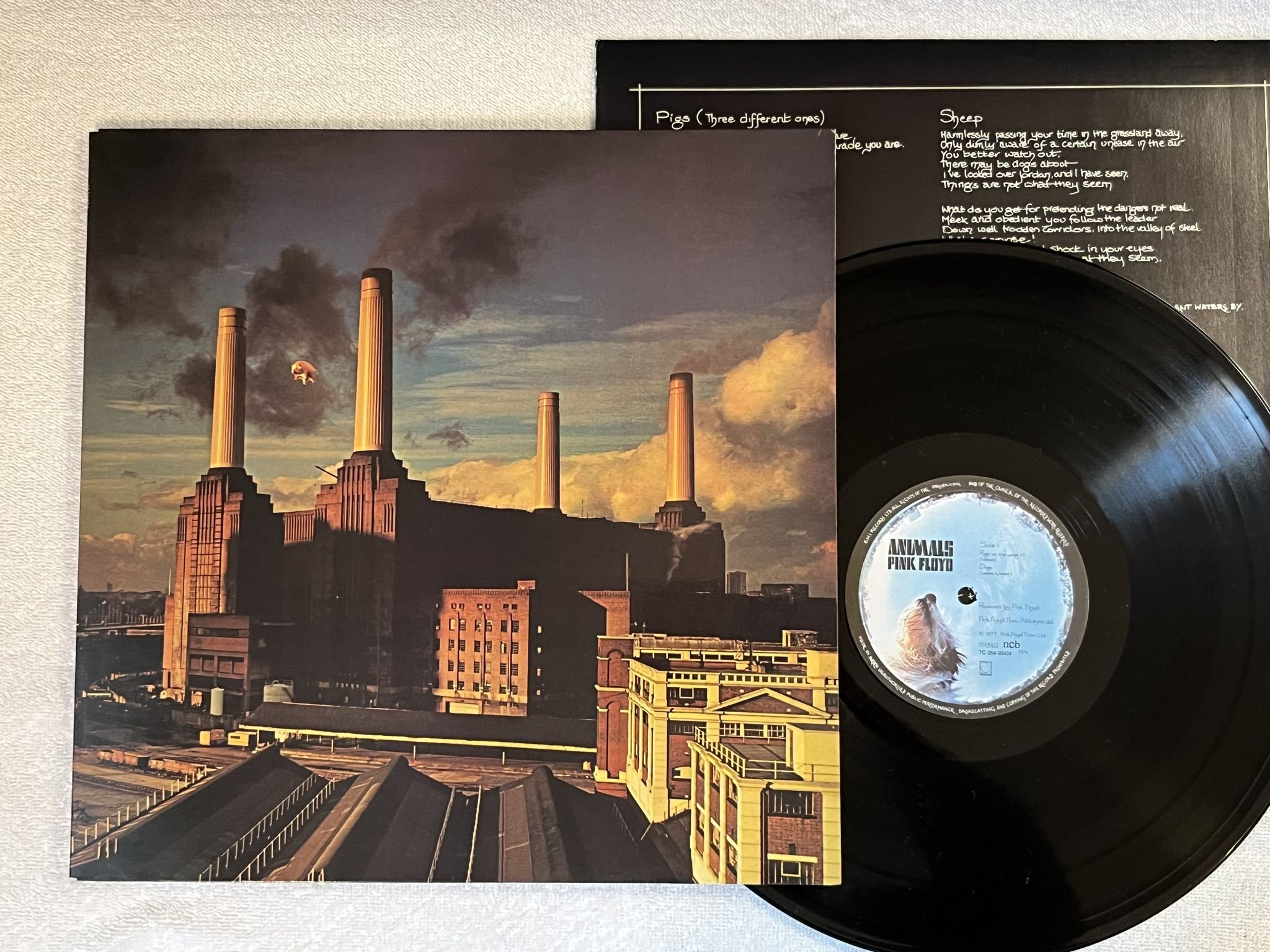 Omslagsbild för skivan PINK FLOYD animals LP -77 ncb HARVEST 7C 064-98434