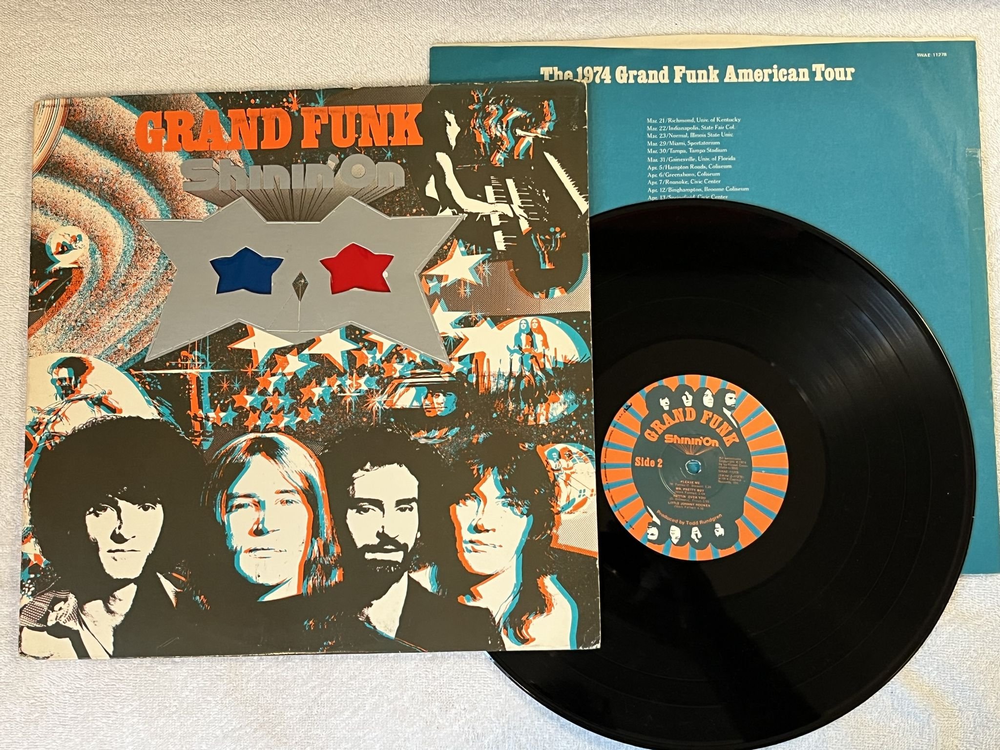 Omslagsbild för skivan GRAND FUNK shinin' on LP -74 US CAPITOL SWAE-11278 ** 3-D GLASSES **