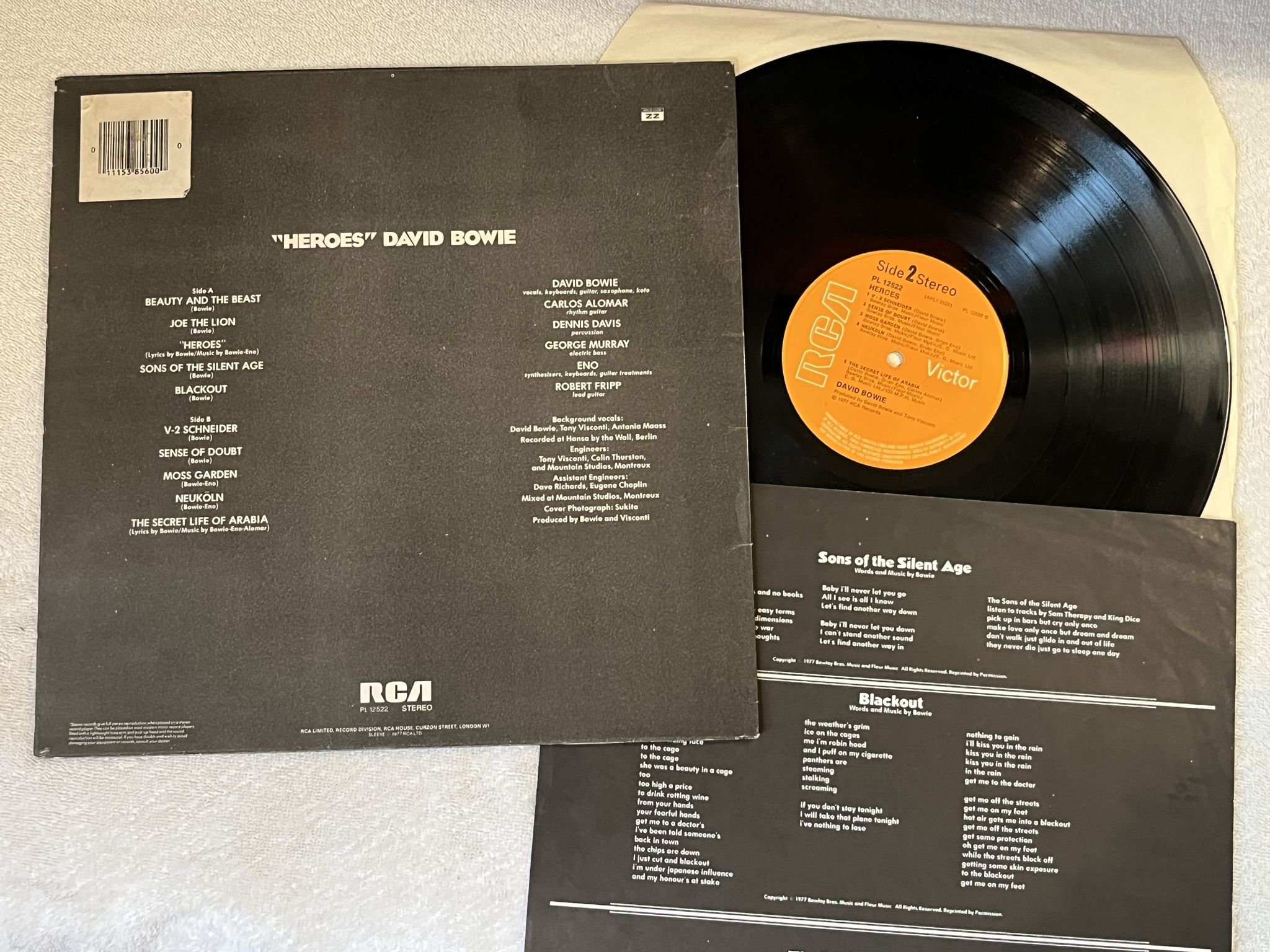 Omslagsbild för skivan DAVID BOWIE heroes LP -77 UK RCA PL 12522 *** laminated on both sides ***