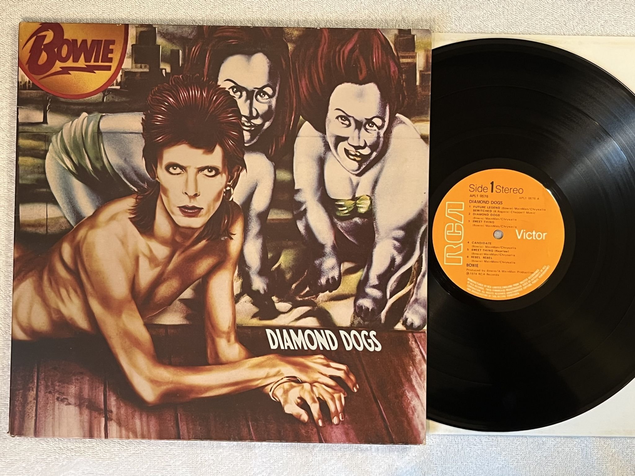 Omslagsbild för skivan DAVID BOWIE diamond dogs LP -74 US RCA APL1 0576