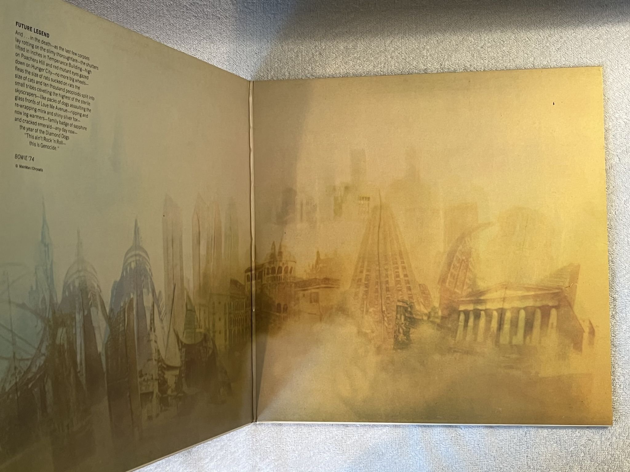 Omslagsbild för skivan DAVID BOWIE diamond dogs LP -74 US RCA APL1 0576