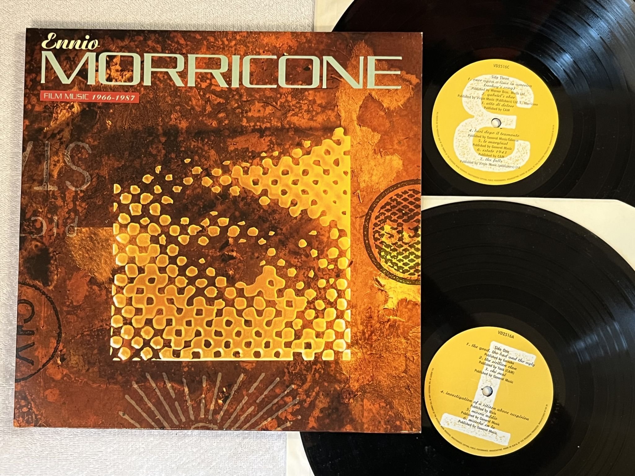 Omslagsbild för skivan ENNIO MORRICONE Film Music 1966-1987 2xLP -88 UK VIRGIN VD 2516