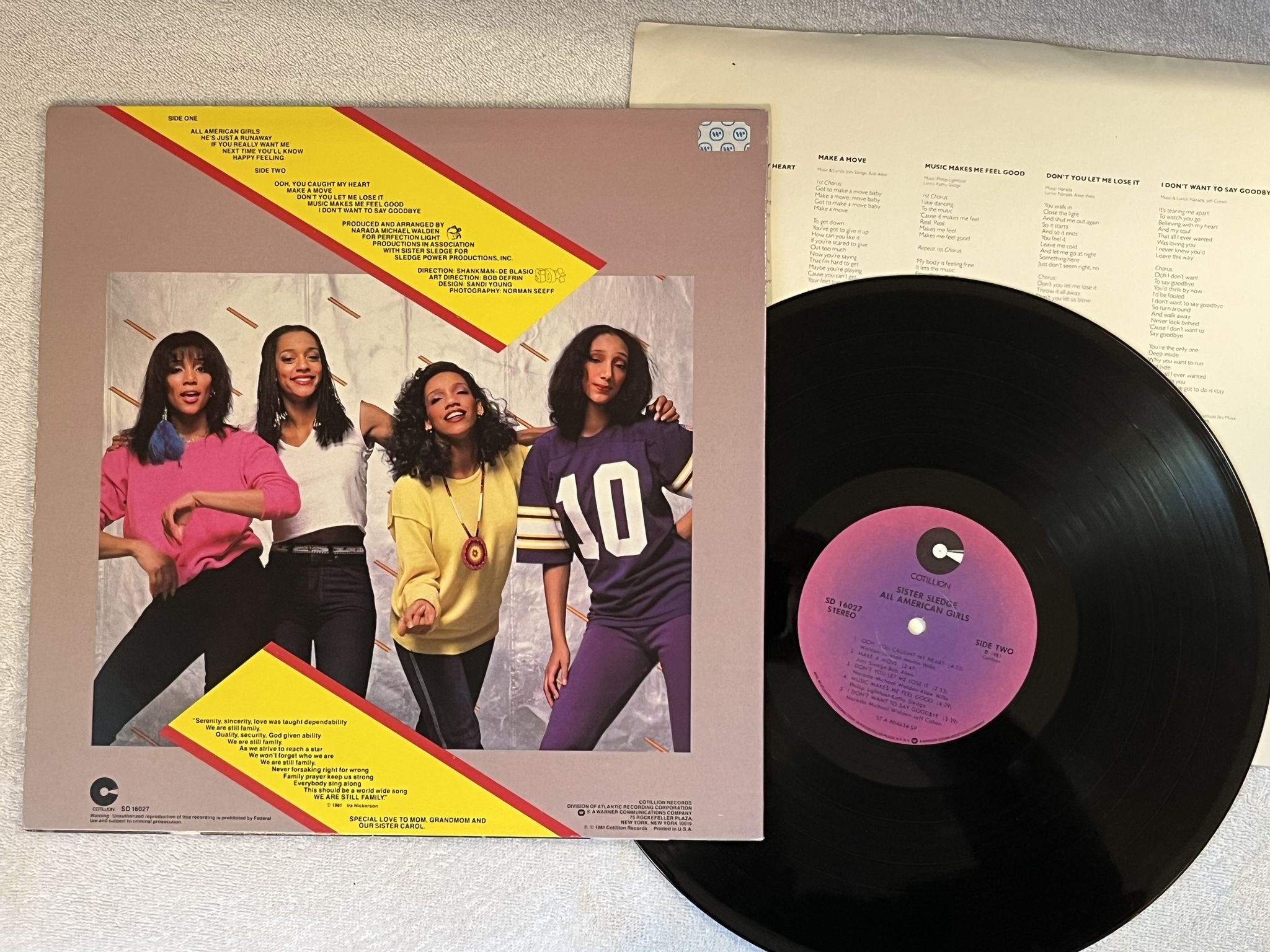 Omslagsbild för skivan SISTER SLEDGE all american girls LP -81 US COTILLION SD 16027