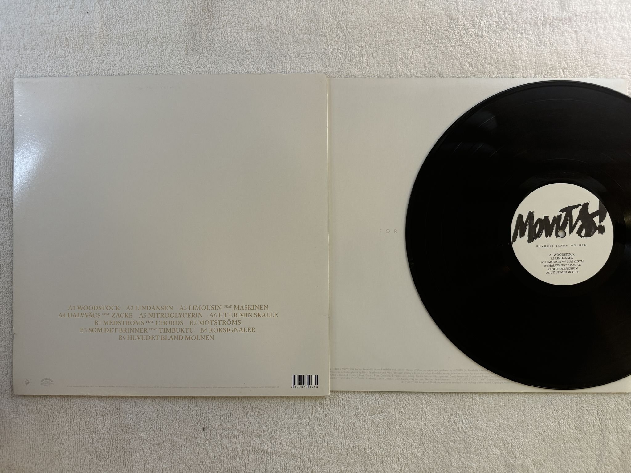 Omslagsbild för skivan MOVITS! Huvudet Bland Molnen LP 2013 Swe GOLDENBEST_55 *** Swedish Rap ***