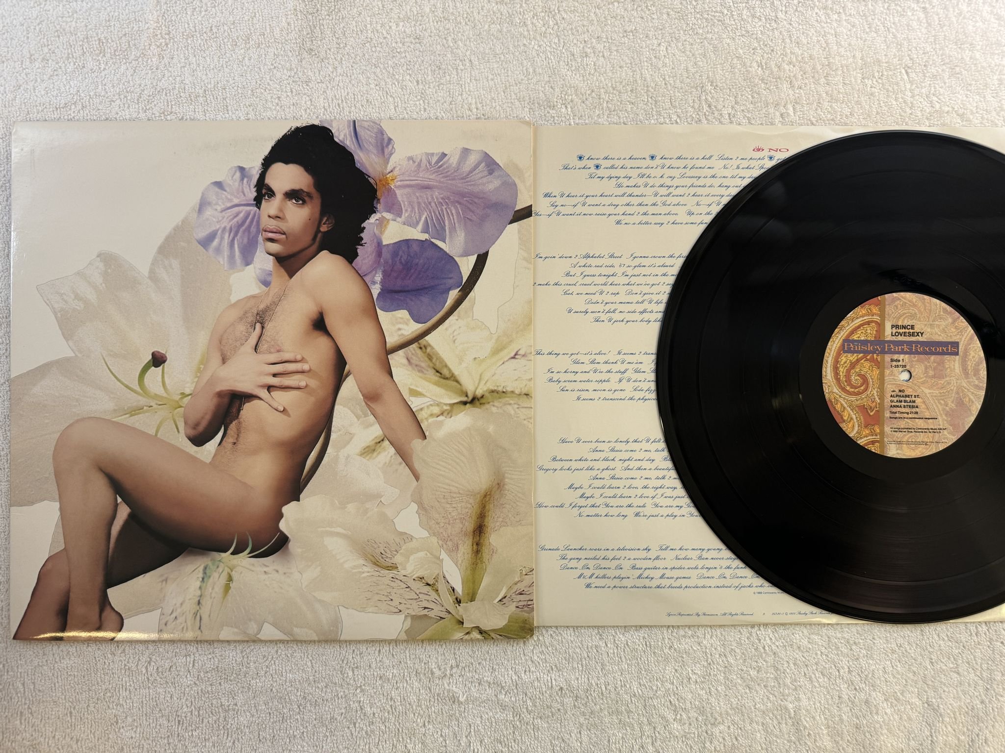 Omslagsbild för skivan PRINCE lovesexy LP -88 US PAISLEY PARK 1-25720