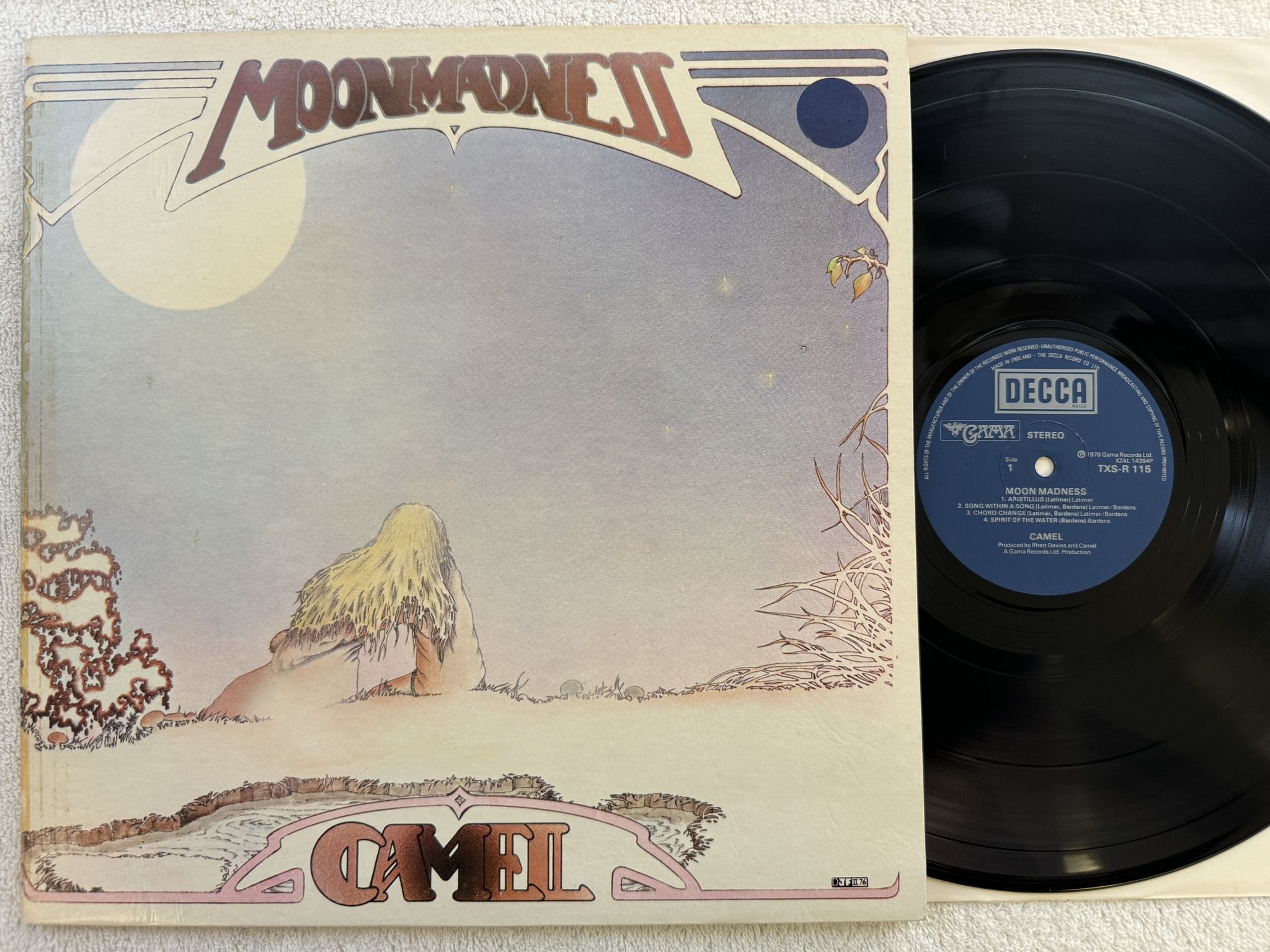 Omslagsbild för skivan CAMEL moon madness LP -76 UK DECCA TXS-R 115