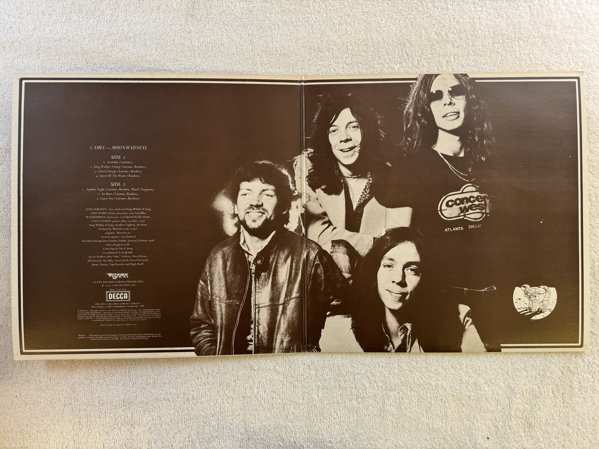 Omslagsbild för skivan CAMEL moon madness LP -76 UK DECCA TXS-R 115