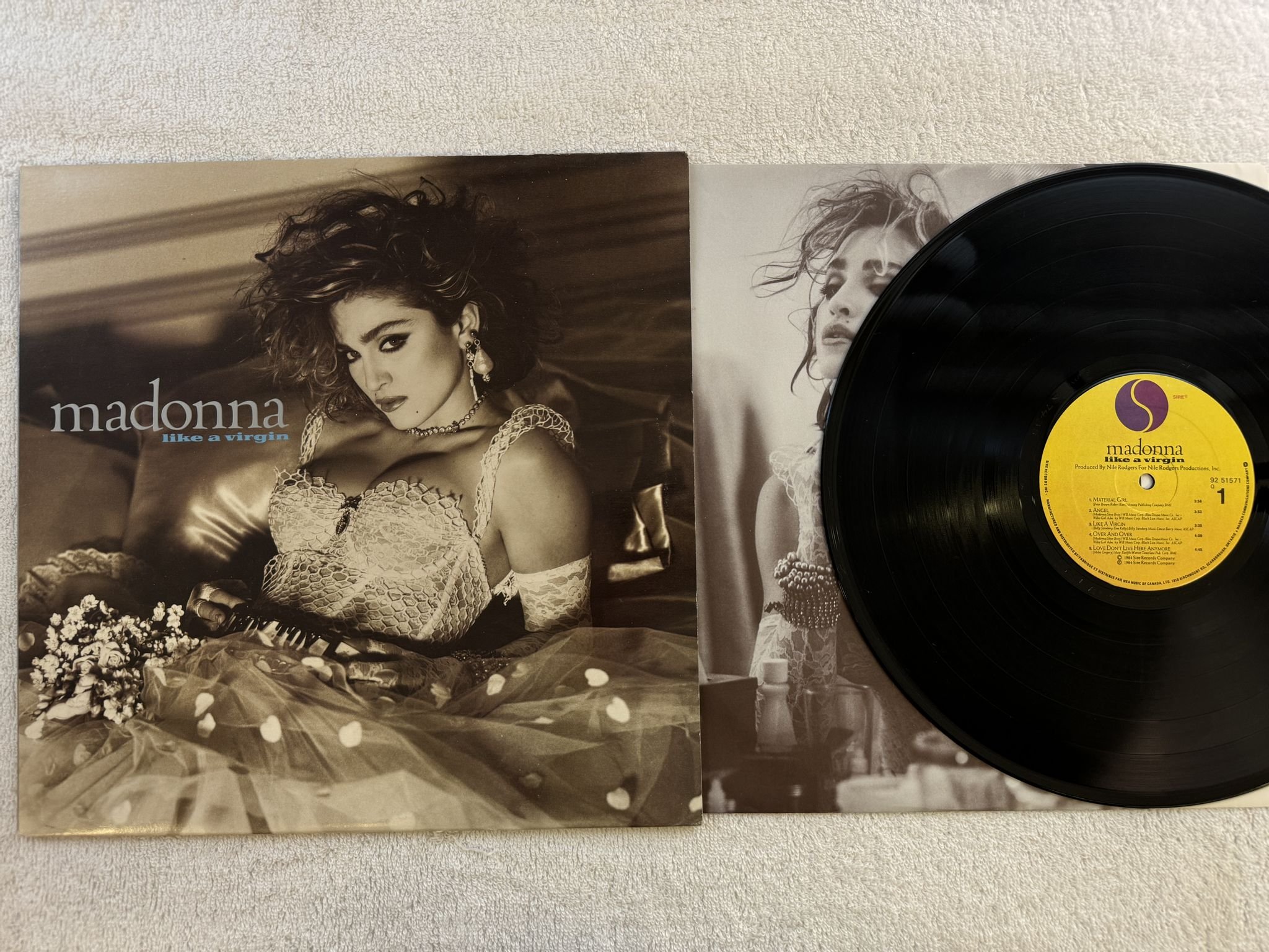 Omslagsbild för skivan MADONNA like a virgin LP -84 Can SIRE 9251571