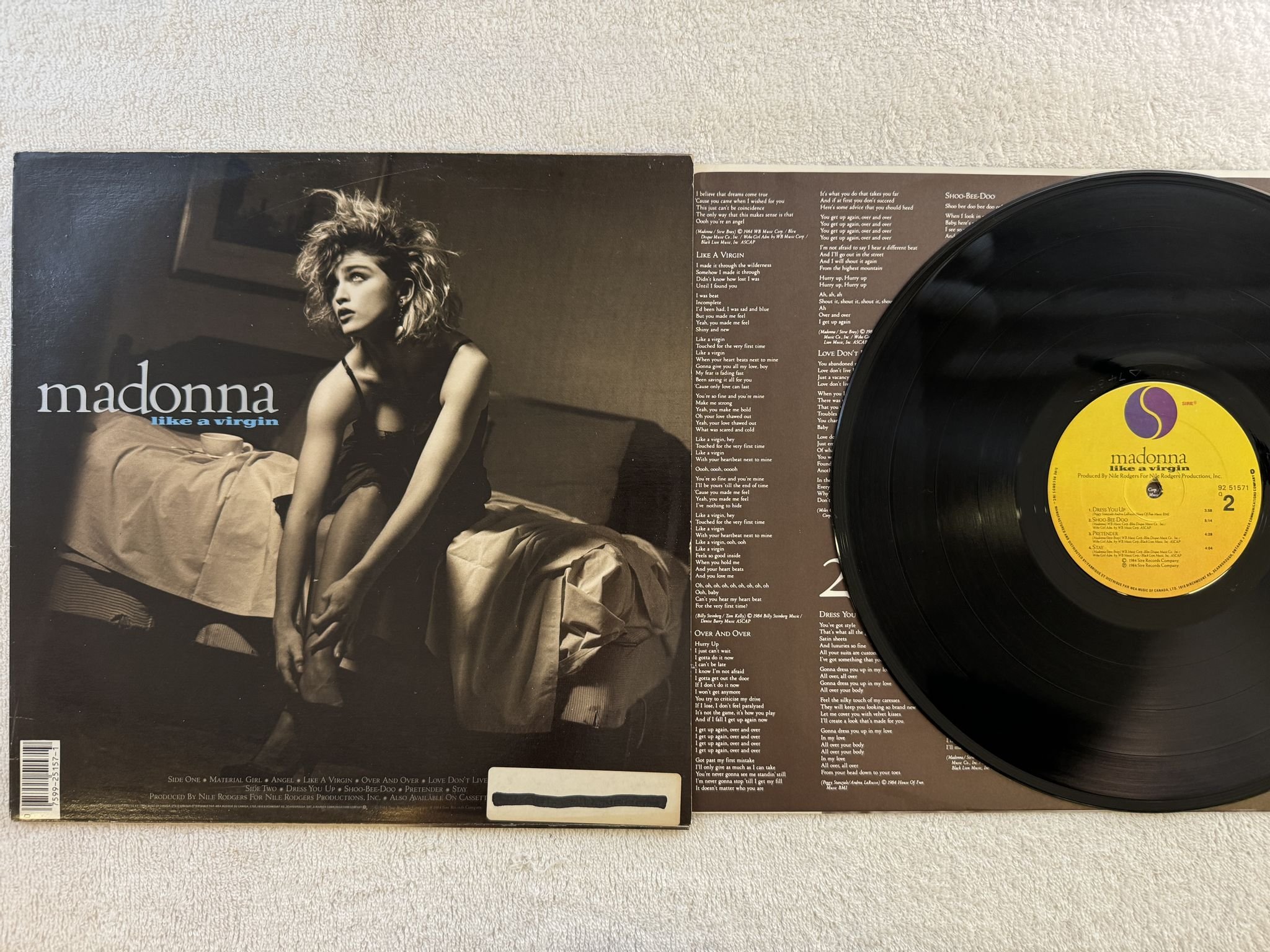 Omslagsbild för skivan MADONNA like a virgin LP -84 Can SIRE 9251571