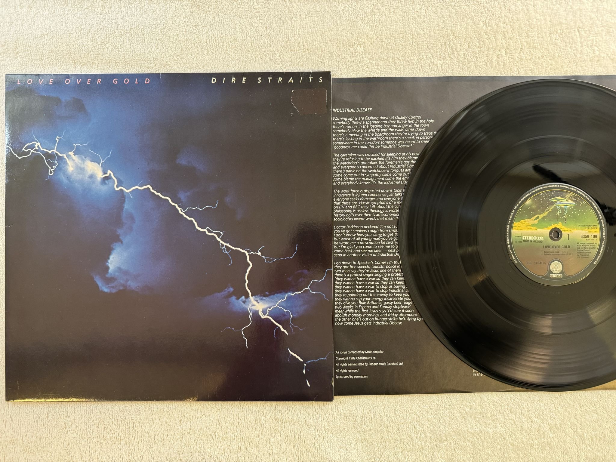 Omslagsbild för skivan DIRE STRAITS love over gold LP -82 Hol VERTIGO 6359109