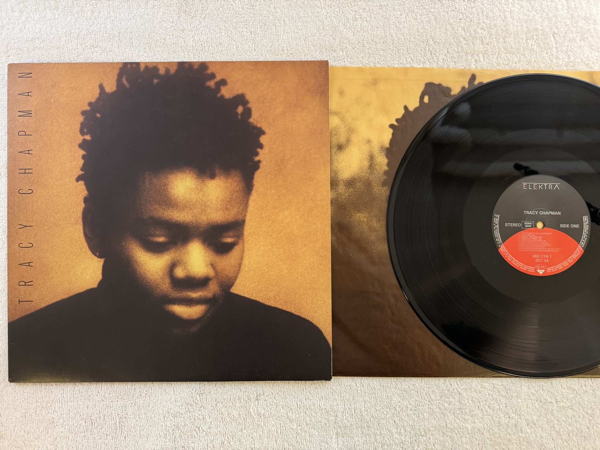 Omslagsbild för skivan TRACY CHAPMAN s/t LP -88 Ger ELEKTRA 960 774-1 *** FAST CAR ***