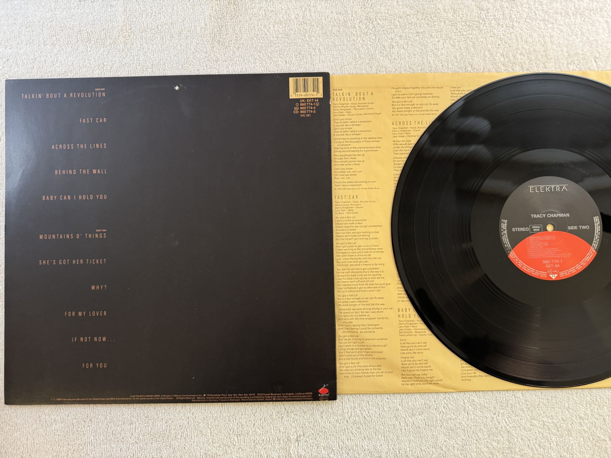 Omslagsbild för skivan TRACY CHAPMAN s/t LP -88 Ger ELEKTRA 960 774-1 *** FAST CAR ***