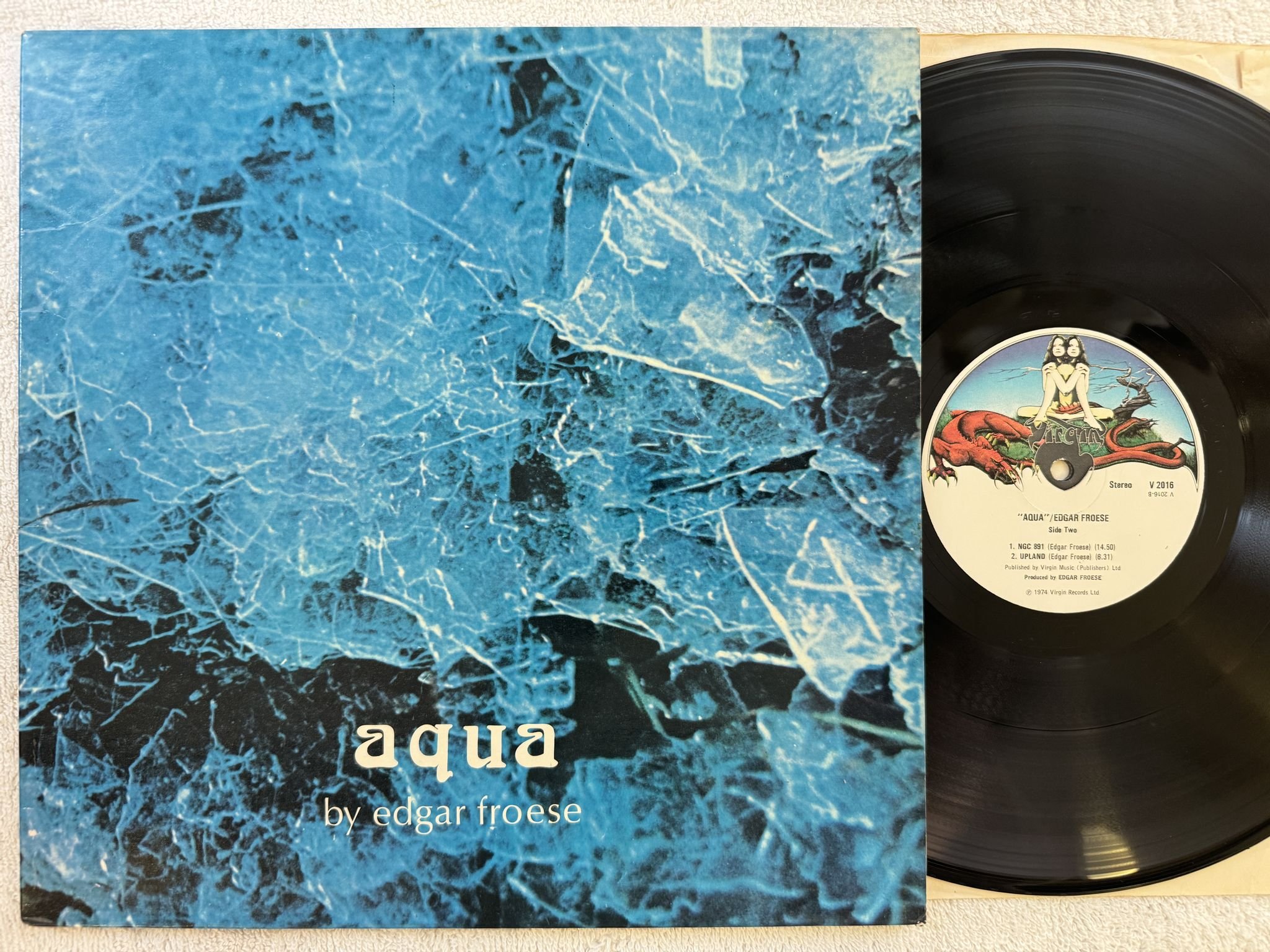 Omslagsbild för skivan EDGAR FROESE aqua LP -74 UK VIRGIN V2016