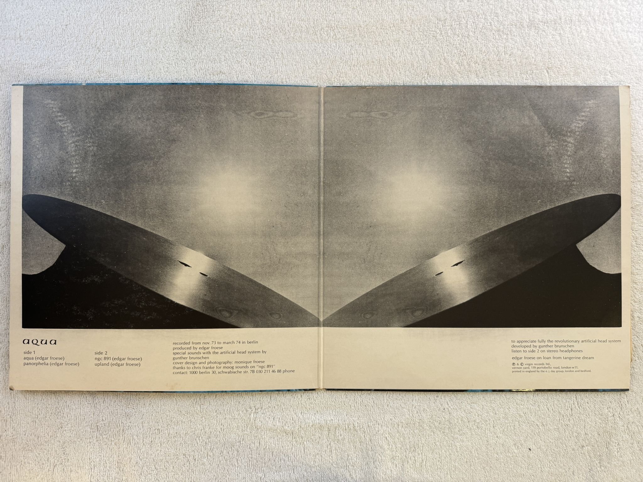 Omslagsbild för skivan EDGAR FROESE aqua LP -74 UK VIRGIN V2016