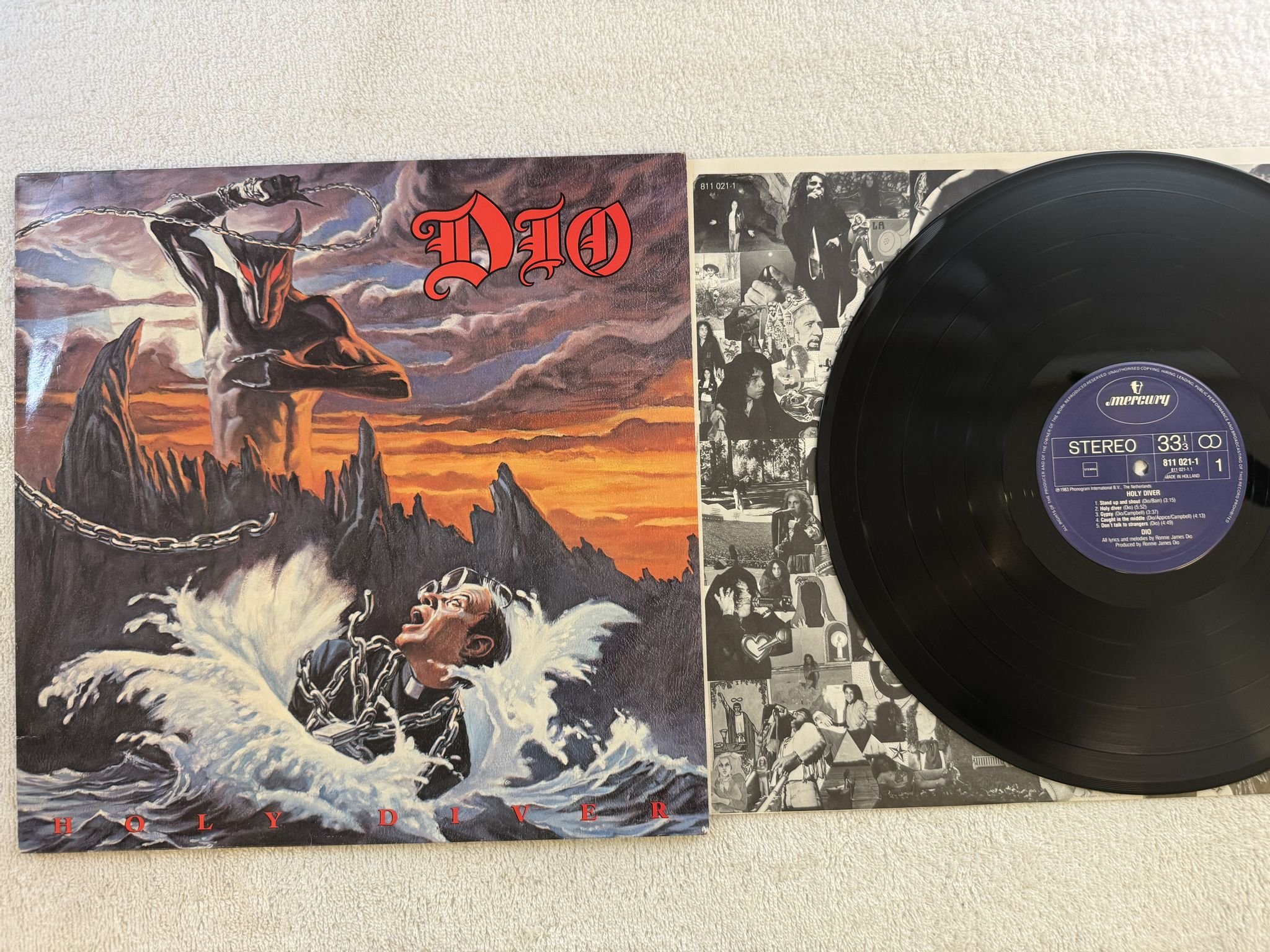 Omslagsbild för skivan DIO holy diver LP -83 Hol MERCURY 811 021-1 *** Classic ****