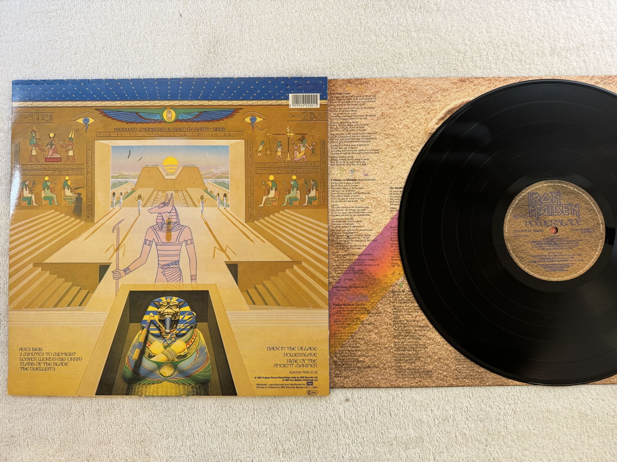 Omslagsbild för skivan IRON MAIDEN powerslave LP -84 EMI 1C 0642402001