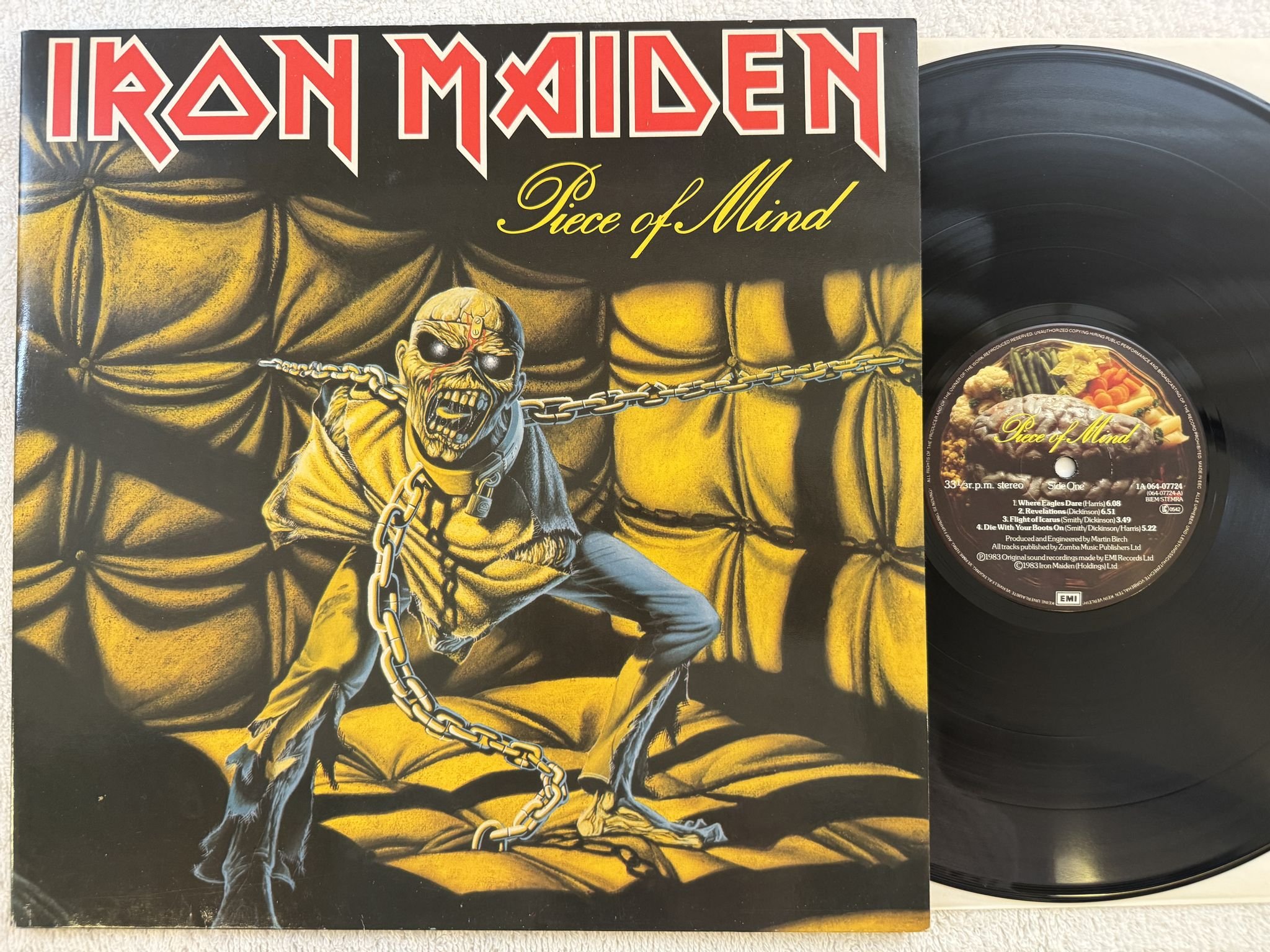 Omslagsbild för skivan IRON MAIDEN piece of mind LP -83 EMI 1A 264-07724