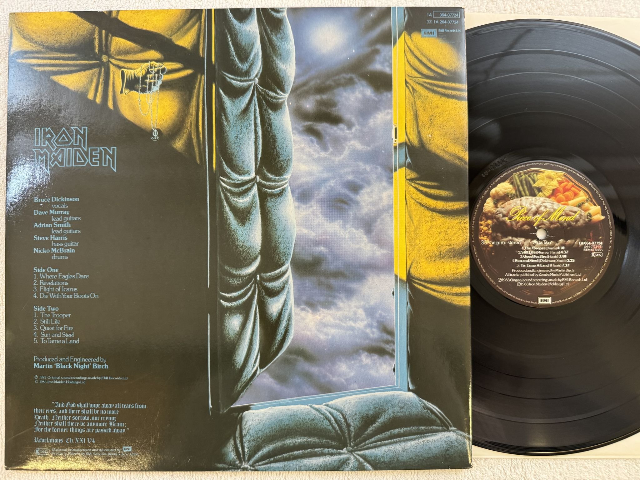 Omslagsbild för skivan IRON MAIDEN piece of mind LP -83 EMI 1A 264-07724