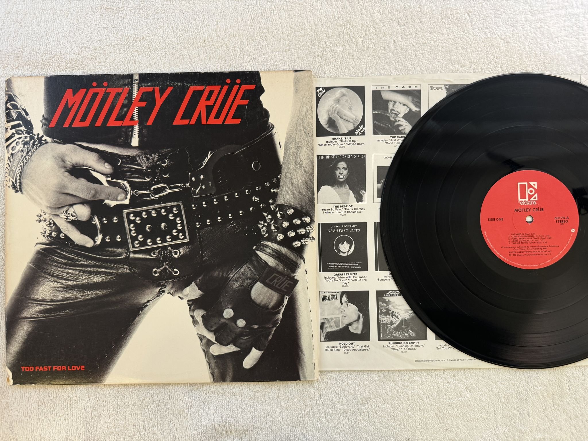 Omslagsbild för skivan MÖTLEY CRÜE s/t LP -82 US ELEKTRA 60174-1 Y