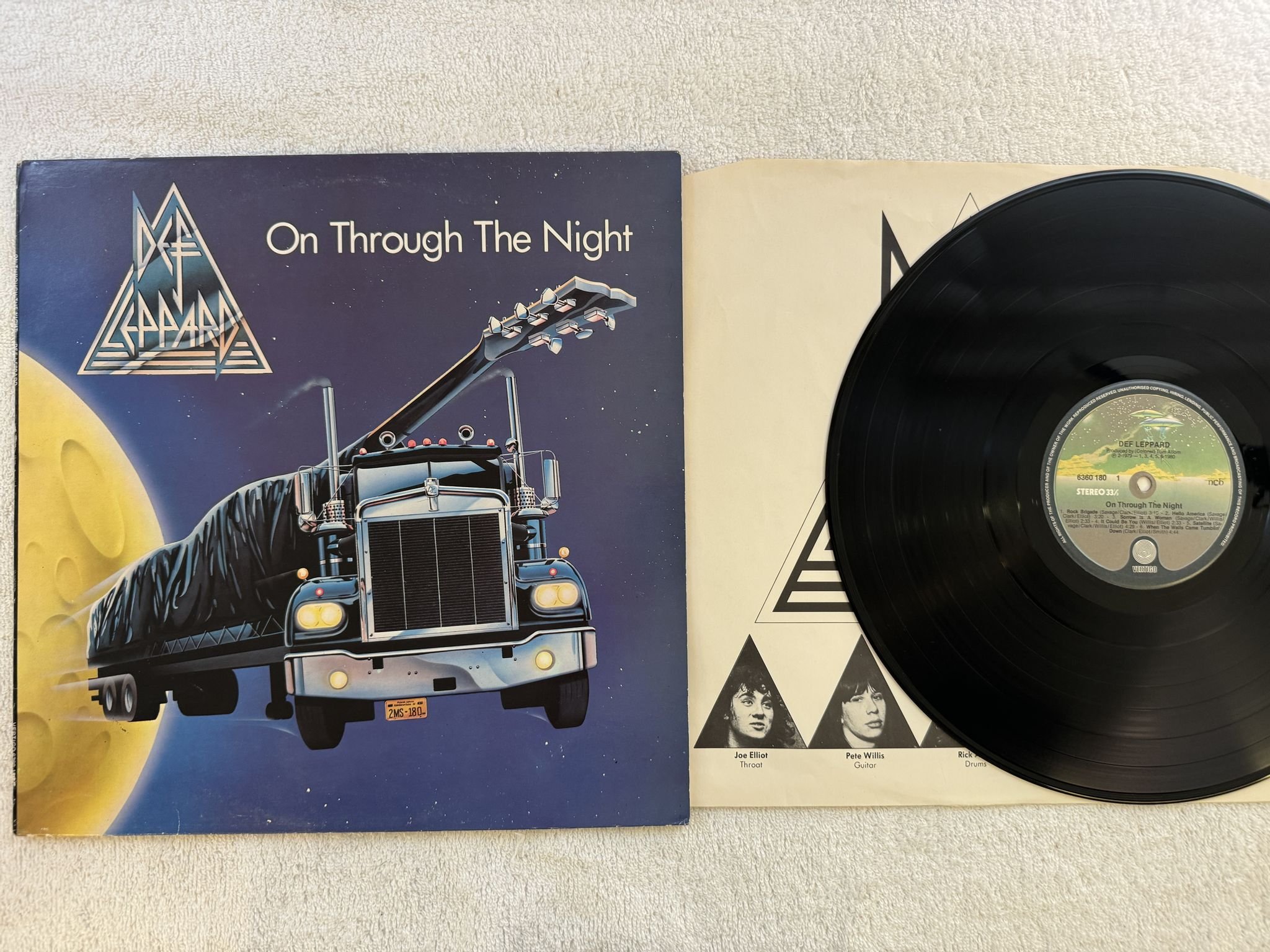 Omslagsbild för skivan DEF LEPPARD on through the night LP ncb VERTIGO 6360180
