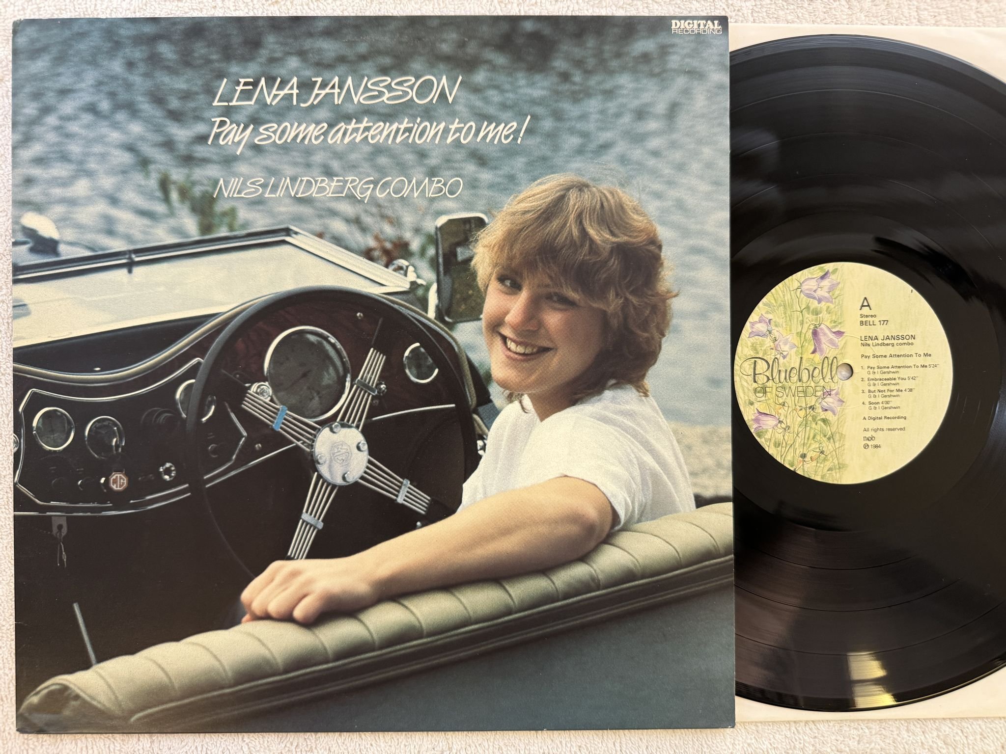 Omslagsbild för skivan LENA JANSSON pay some attention to me LP -84 Swe BLUEBELL BELL 177