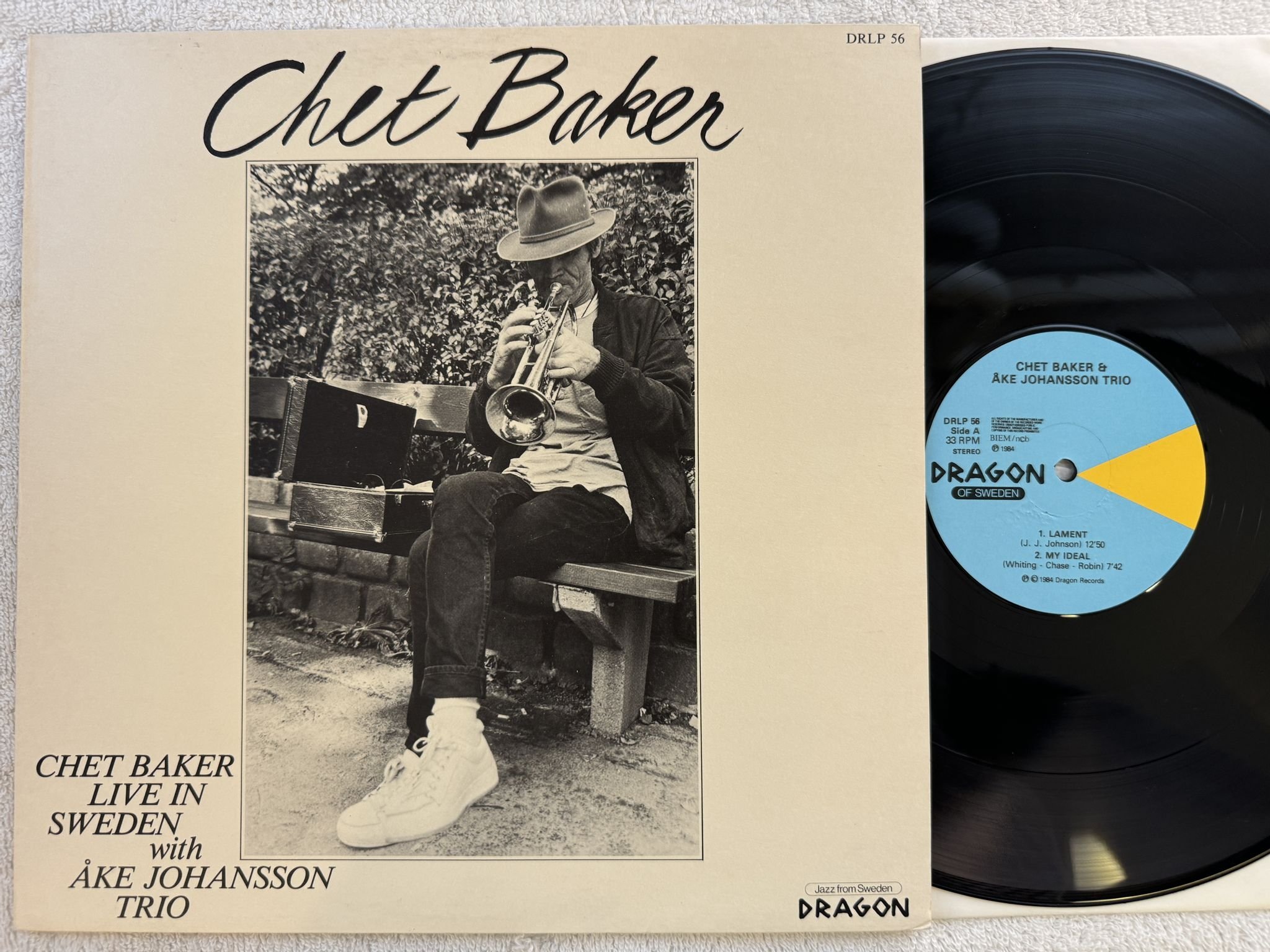 Omslagsbild för skivan CHET BAKER & ÅKE JOHANSSON TRIO s/t LP -84 Swe DRAGON DRLP 56