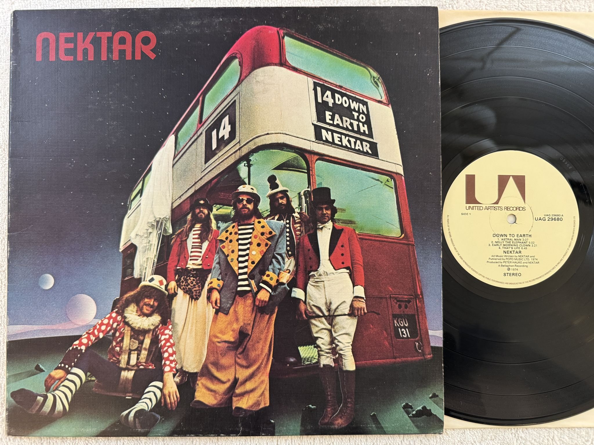 Omslagsbild för skivan NEKTAR down to earth LP -74 UK UNITED ARTISTS UAG 29680