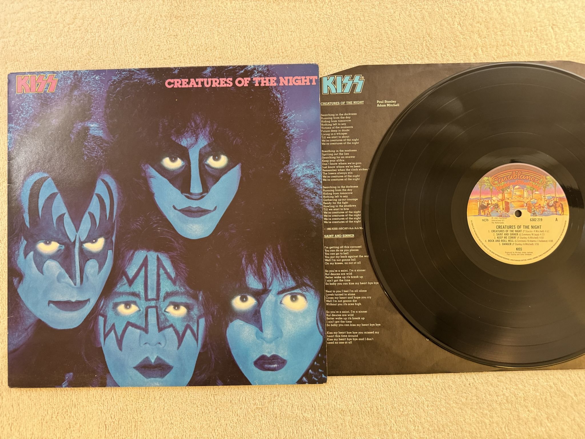 Omslagsbild för skivan KISS creatures of the night LP -82 Norway CASABLANCA 6302219 ** Team Trykk **