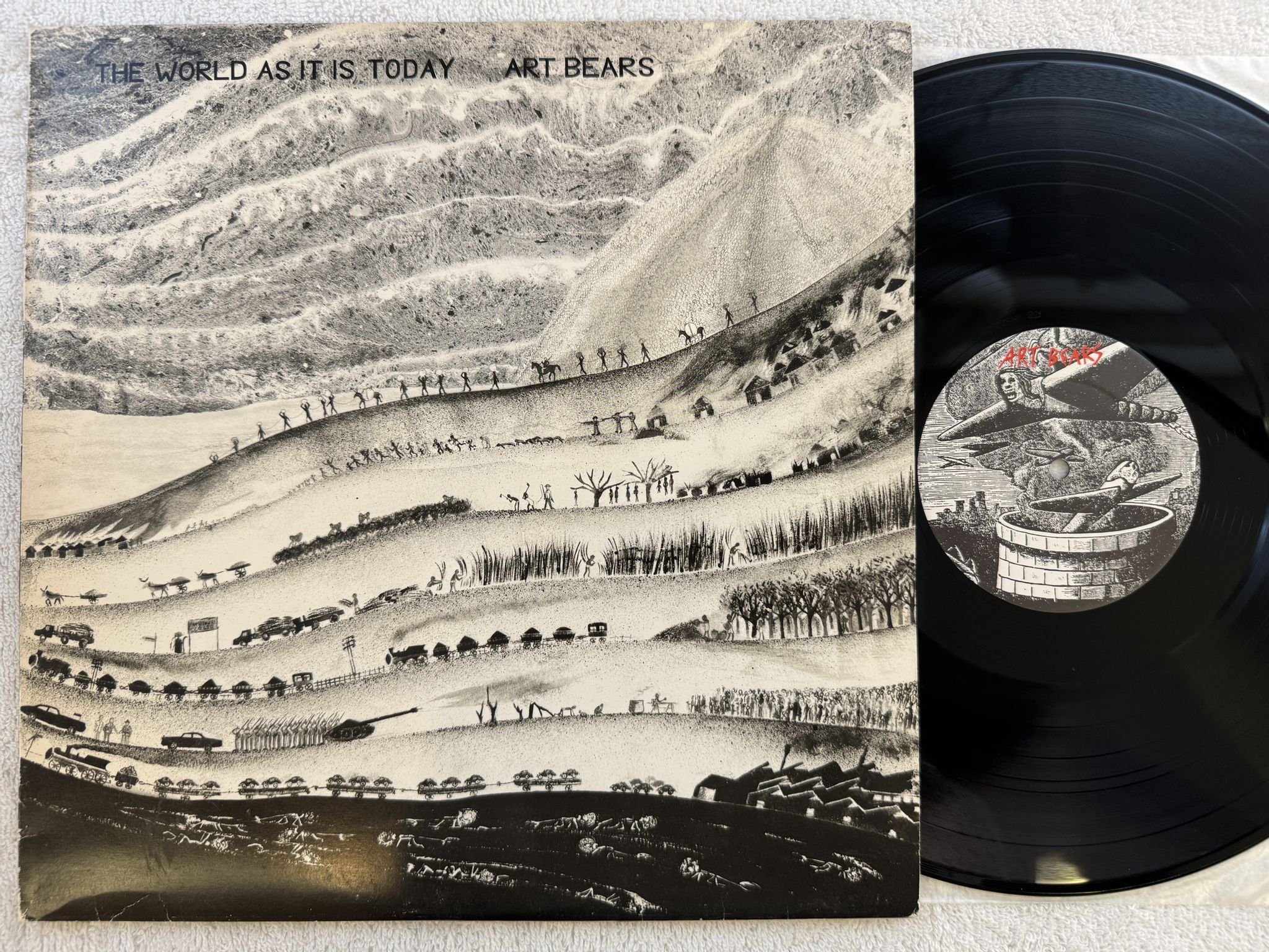 Omslagsbild för skivan ART BEARS the world as it is today LP -81 UK Re 6622 *** ART ROCK ***