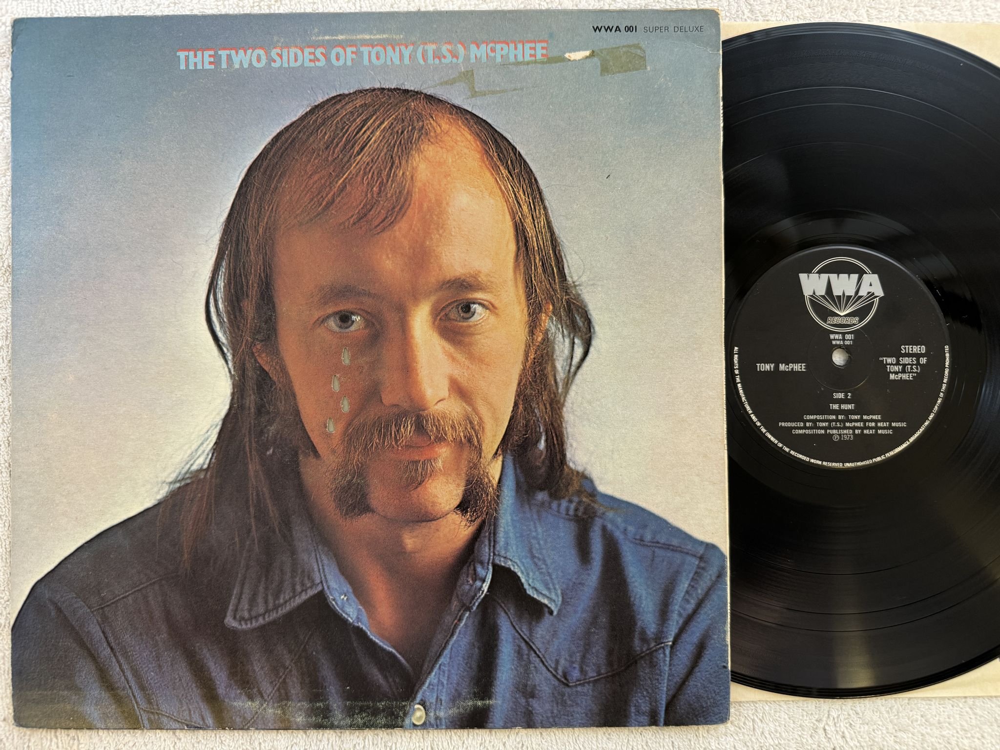 Omslagsbild för skivan TONY McPHEE the hunt LP -73 UK WWA 001 *** Die-Cut Cover ***