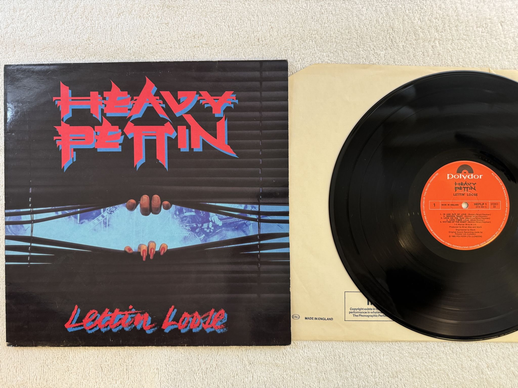 Omslagsbild för skivan HEAVY PETTIN lettin loose LP -83 UK POLYDOR HEPLP 1