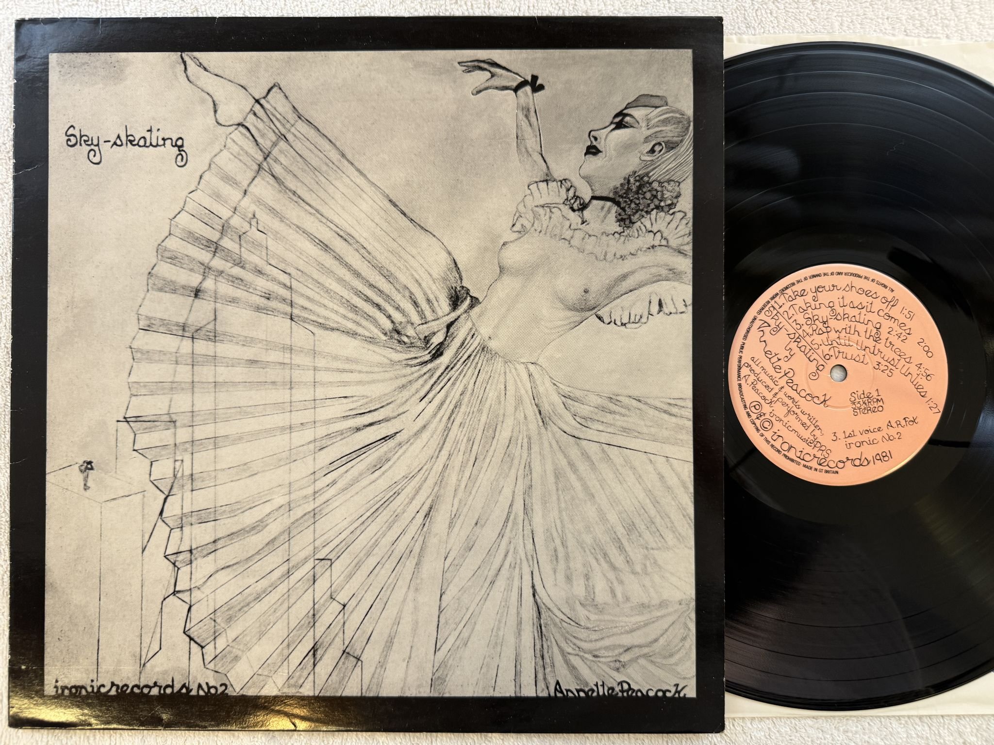 Omslagsbild för skivan ANNETTE PEACOCK sky-skating LP -82 UK ironic No. 2 *** AVANTGARDE JAZZ ***