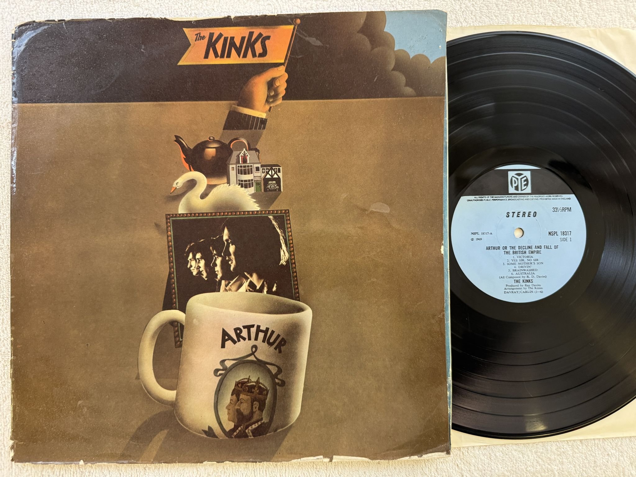 Omslagsbild för skivan THE KINKS Arthur Or The Decline And Fall Of The British Empire LP -69 UK