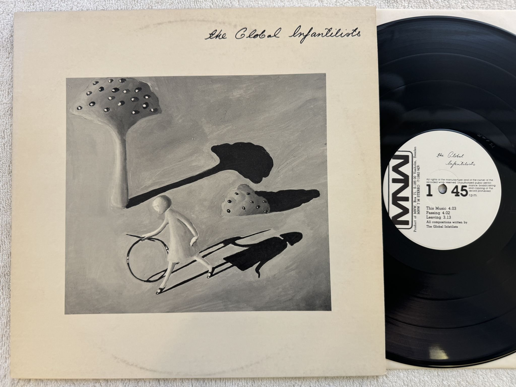 Omslagsbild för skivan THE GLOBAL INFANTILISTS s/t LP -82 Swe MNW MNW 7M