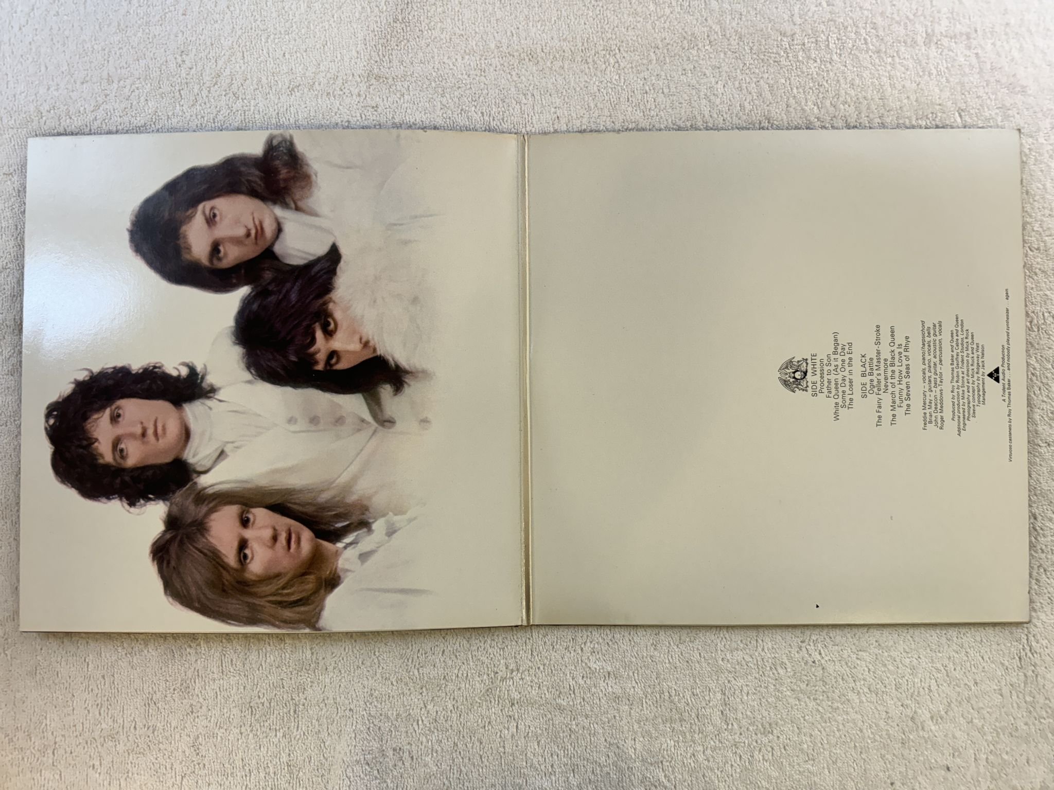 Omslagsbild för skivan QUEEN II LP -74 Can ELEKTRA EKS 75082