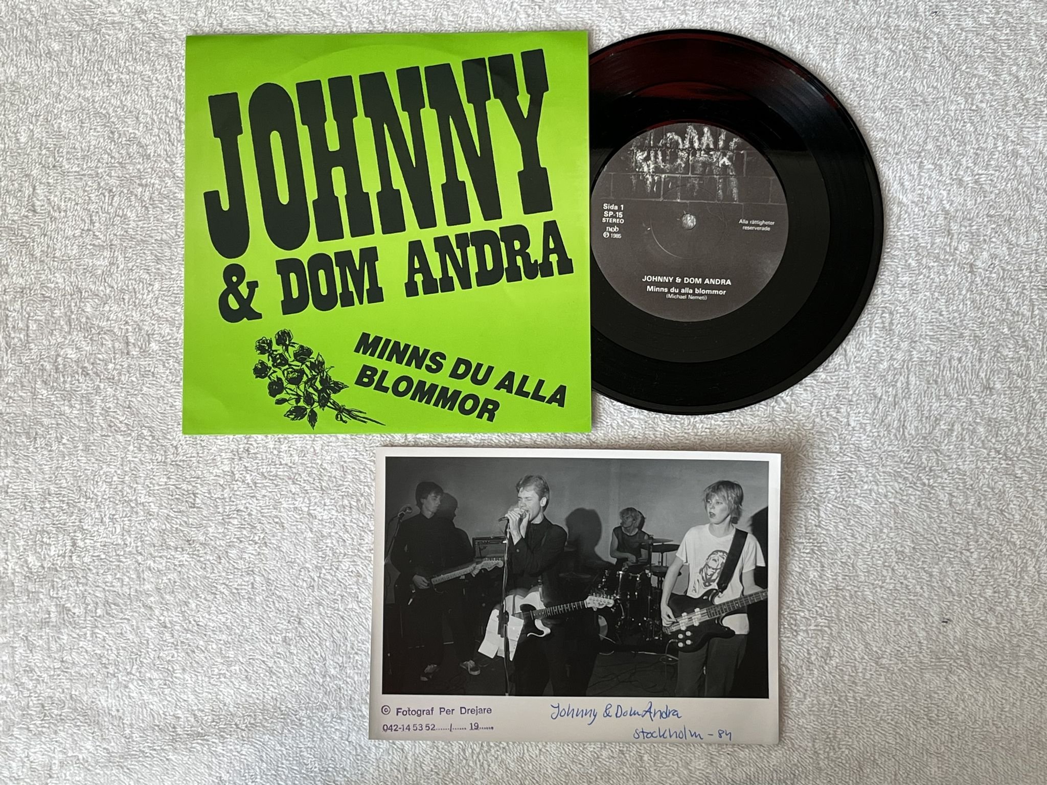 Omslagsbild för skivan JOHNNY & DOM ANDRA Minns Du Alla Blommor7" -85 SVENSKA POP FABRIKEN SP-15