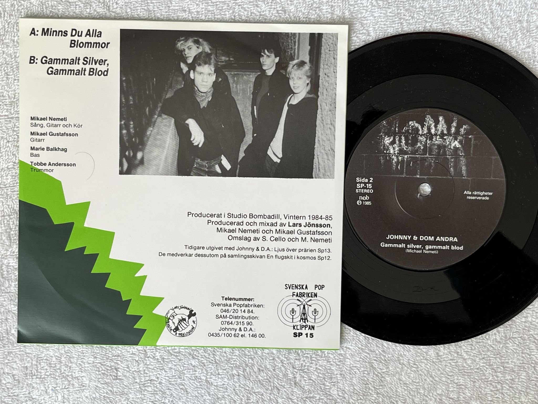 Omslagsbild för skivan JOHNNY & DOM ANDRA Minns Du Alla Blommor7" -85 SVENSKA POP FABRIKEN SP-15