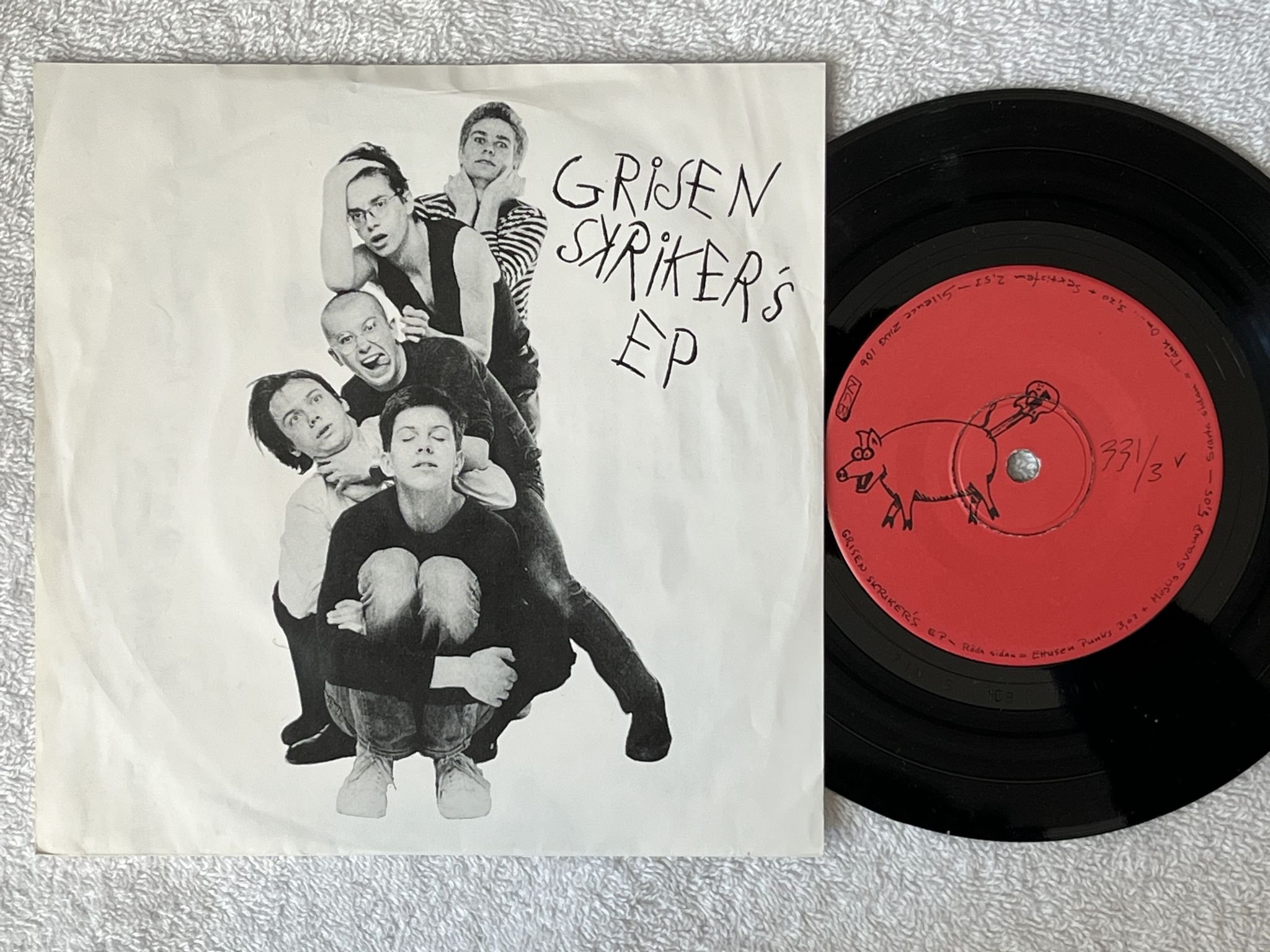 Omslagsbild för skivan GRISEN SKRIKER s/t 7"ep -79 Swe SILENCE ZING 106