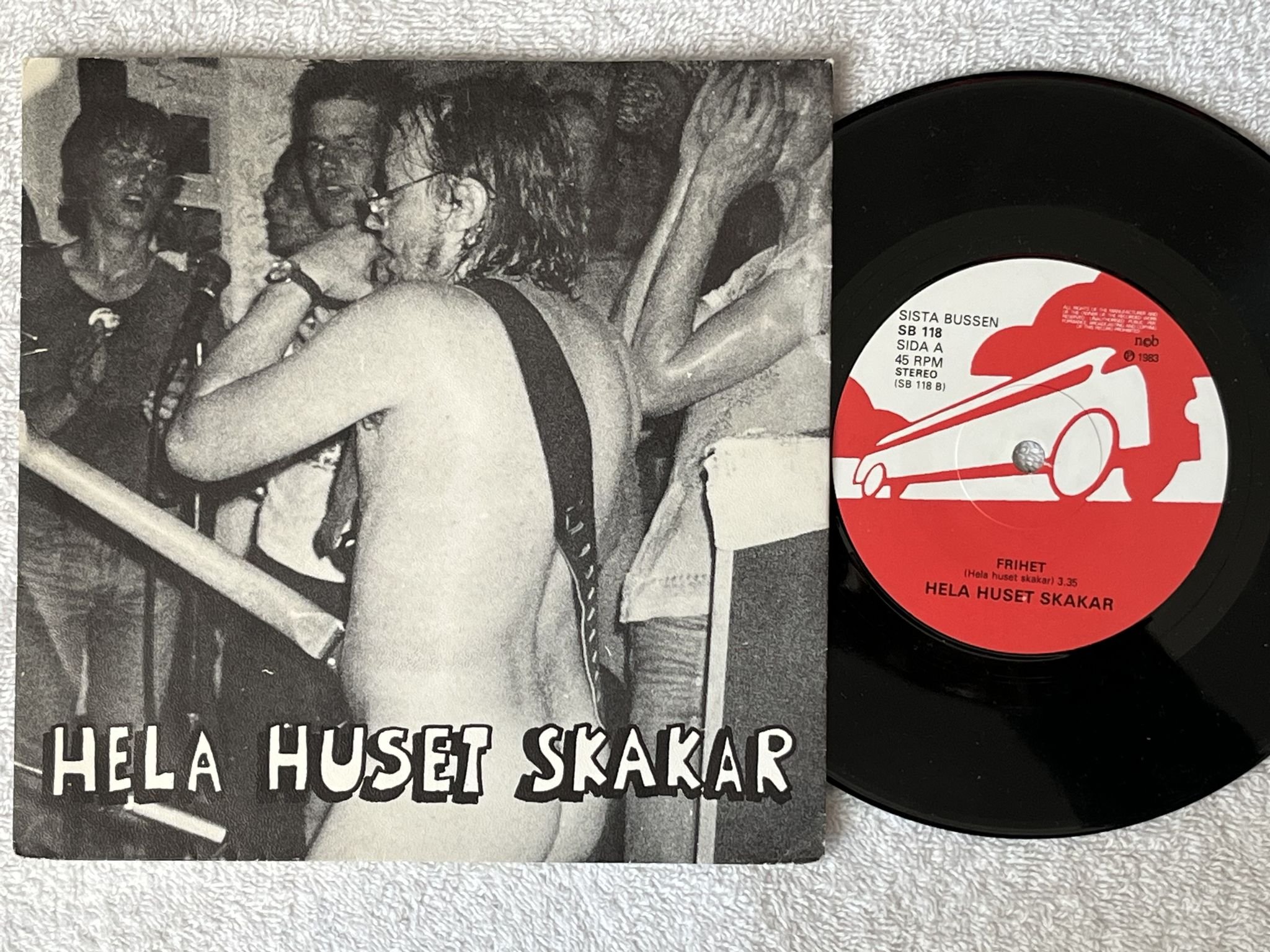 Omslagsbild för skivan HELA HUSET SKAKAR frihet 7" -83 Swe SISTA BUSSEN SB 118