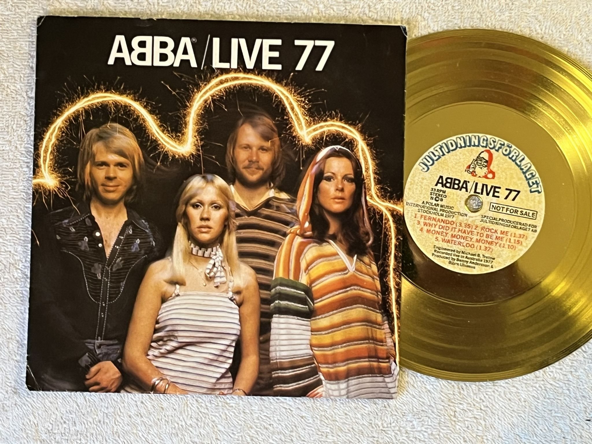 Omslagsbild för skivan ABBA – Live 77 7" (single sided flexi-disc) JULTIDNINGSFÖRLAGET