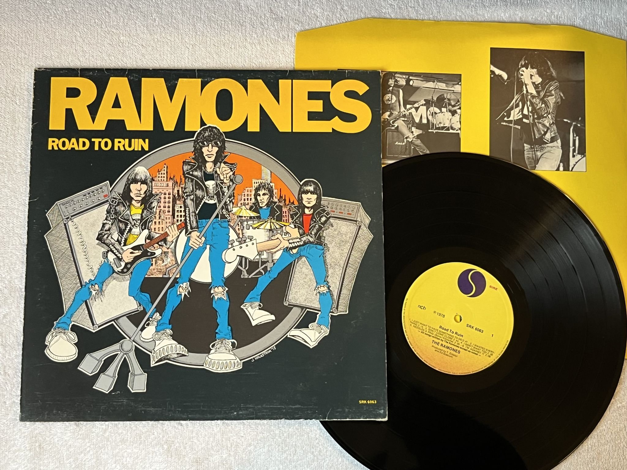 Omslagsbild för skivan RAMONES road to ruin LP -78 ncb SIRE SRK 6063