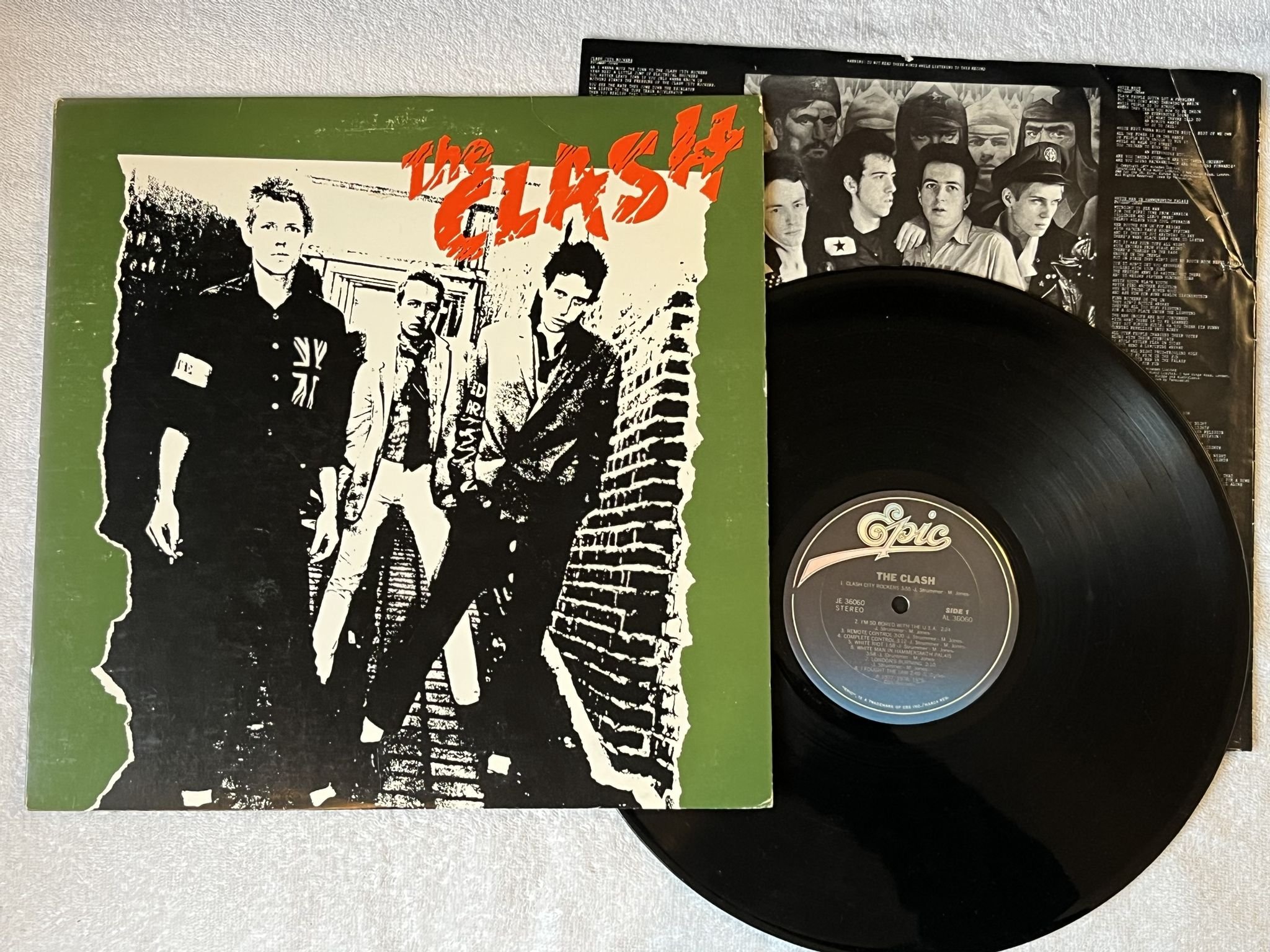 Omslagsbild för skivan THE CLASH s/t LP -79 US EPIC JE 36060