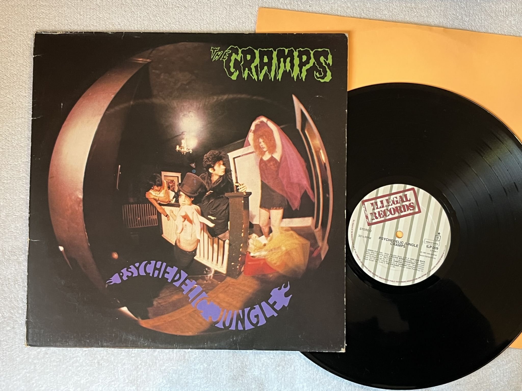 Omslagsbild för skivan CRAMPS psychedelic jungle LP -81 Hol ILLEGAL ILP 009